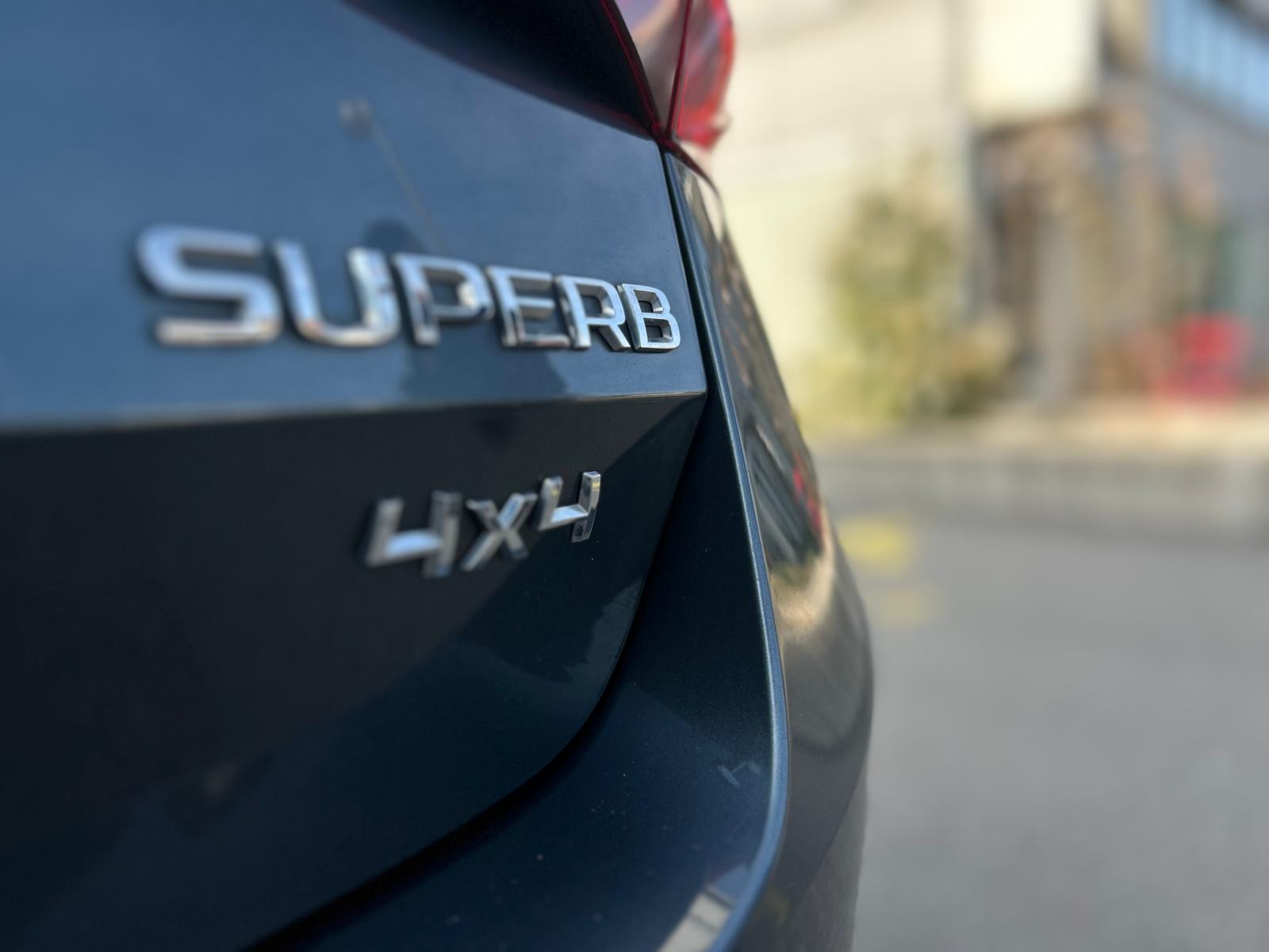 SKODA Superb Combi 2.0 TDi SportLine 4x4 DSG-image-22