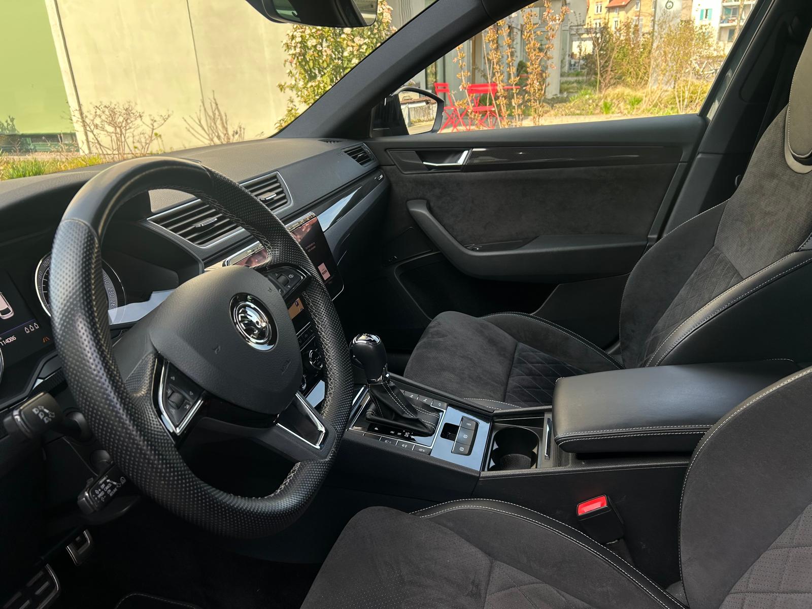 SKODA Superb Combi 2.0 TDi SportLine 4x4 DSG-image-8
