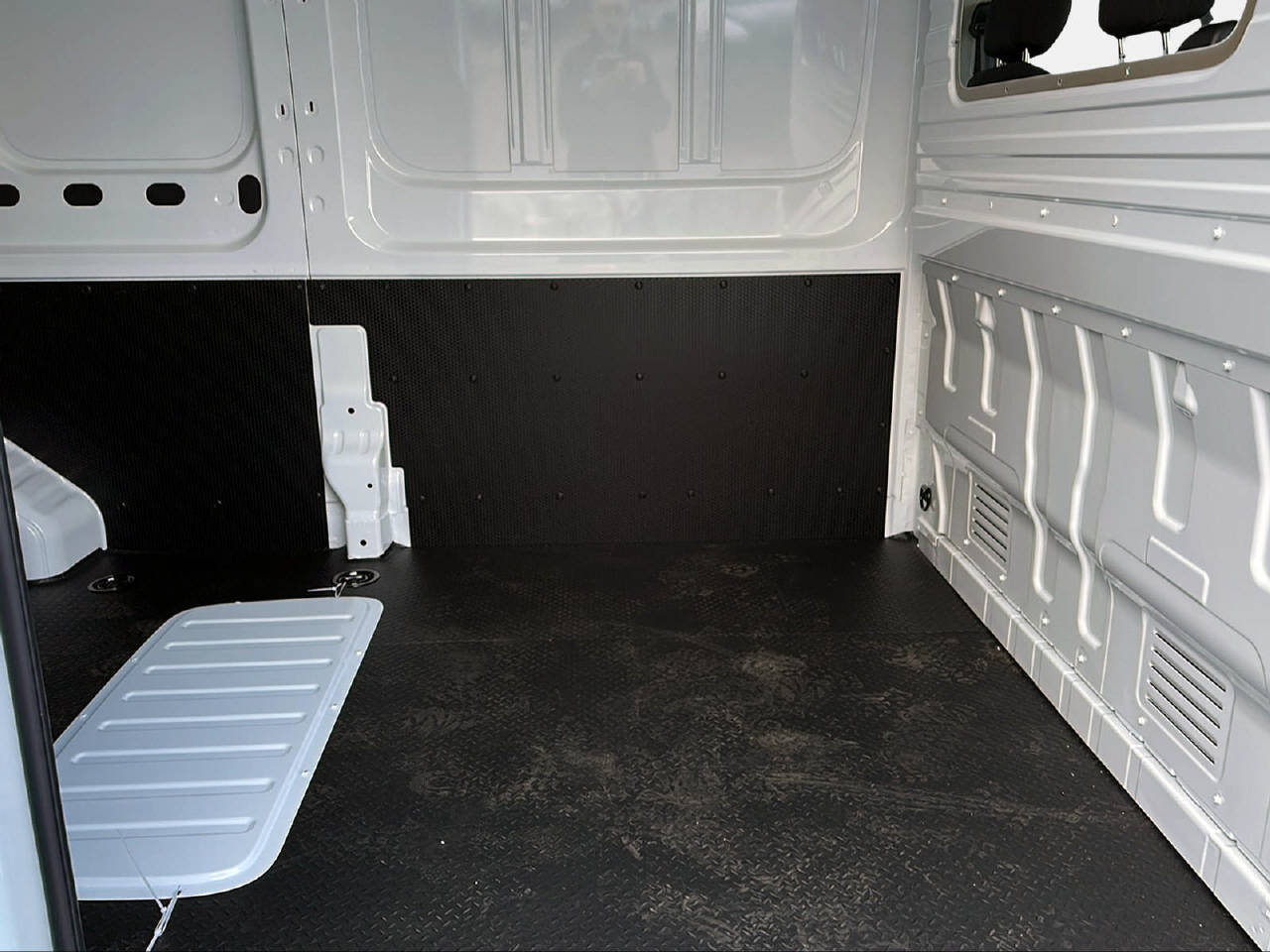 MAXUS Deliver 9 Kaw. L3H2 2.0 TD Luxury-image-10