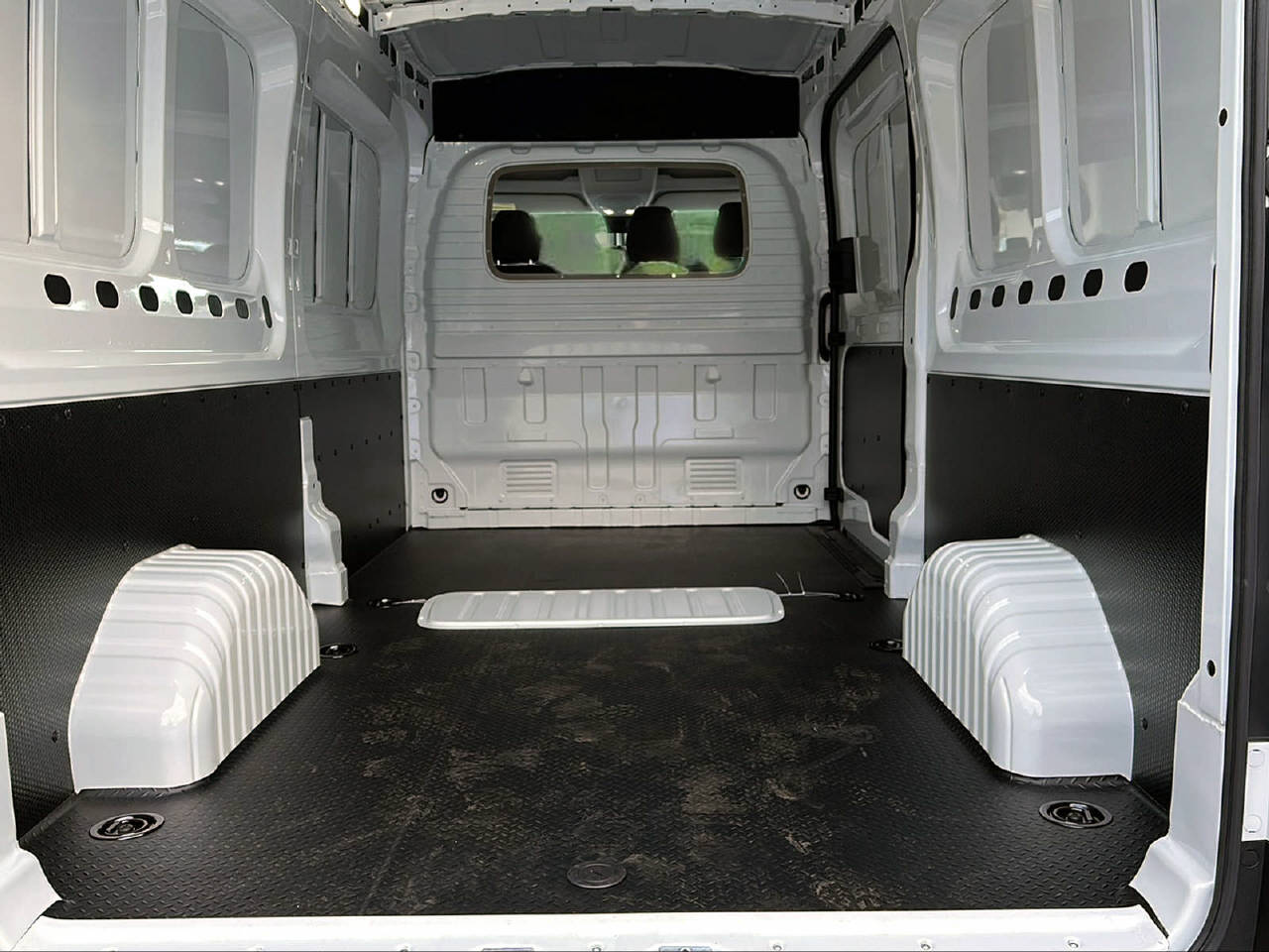 MAXUS Deliver 9 Kaw. L3H2 2.0 TD Luxury-image-12
