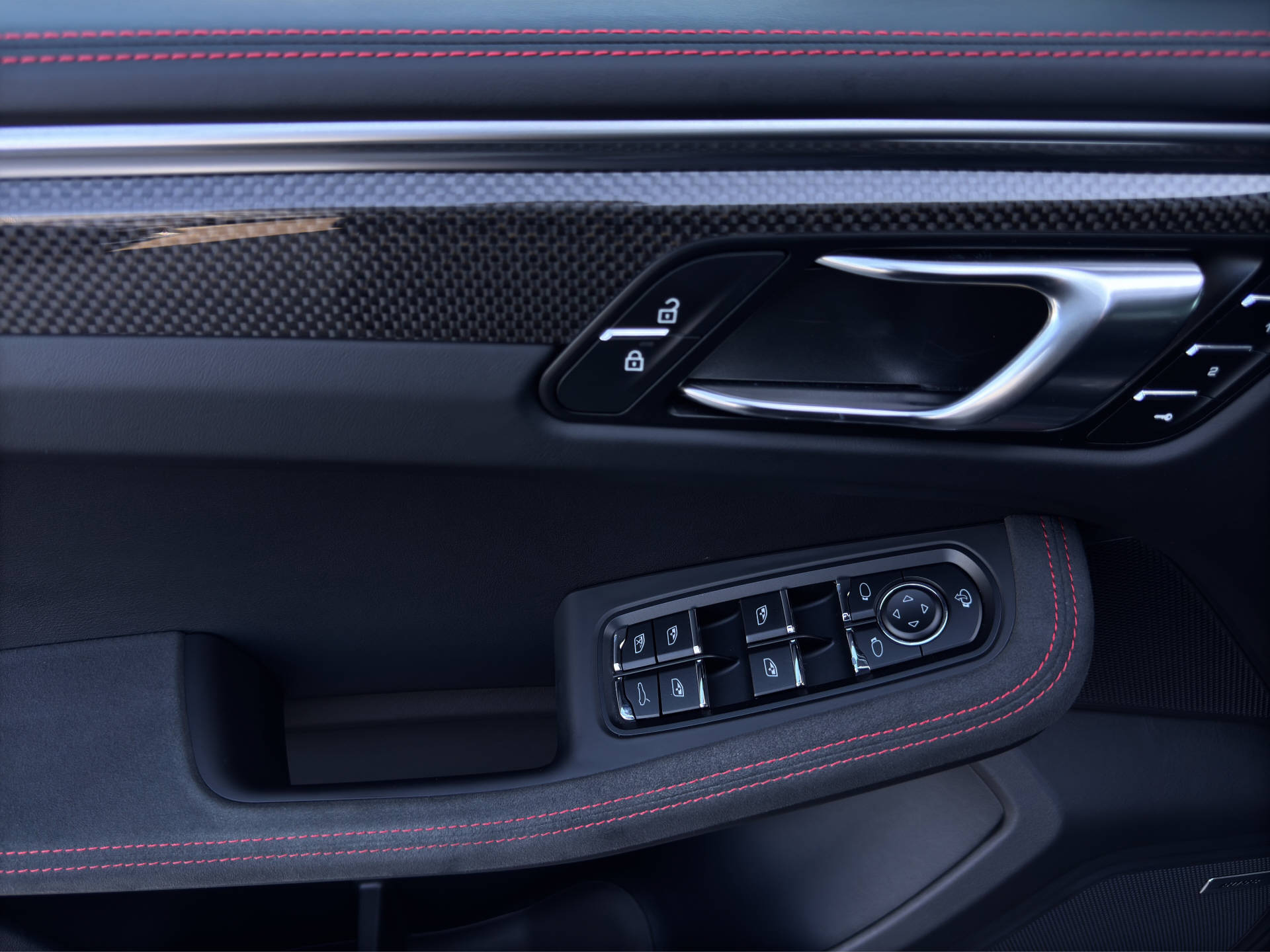 PORSCHE Macan GTS-image-10