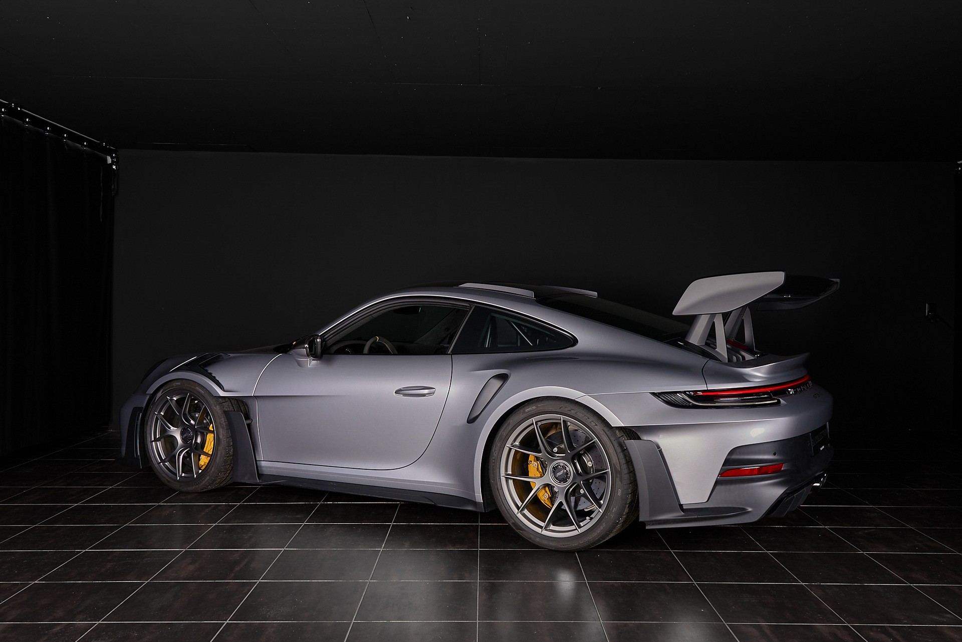 PORSCHE 911 GT3 RS-image-4