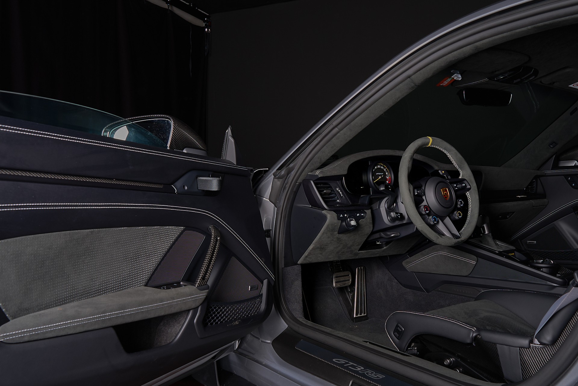 PORSCHE 911 GT3 RS-image-15