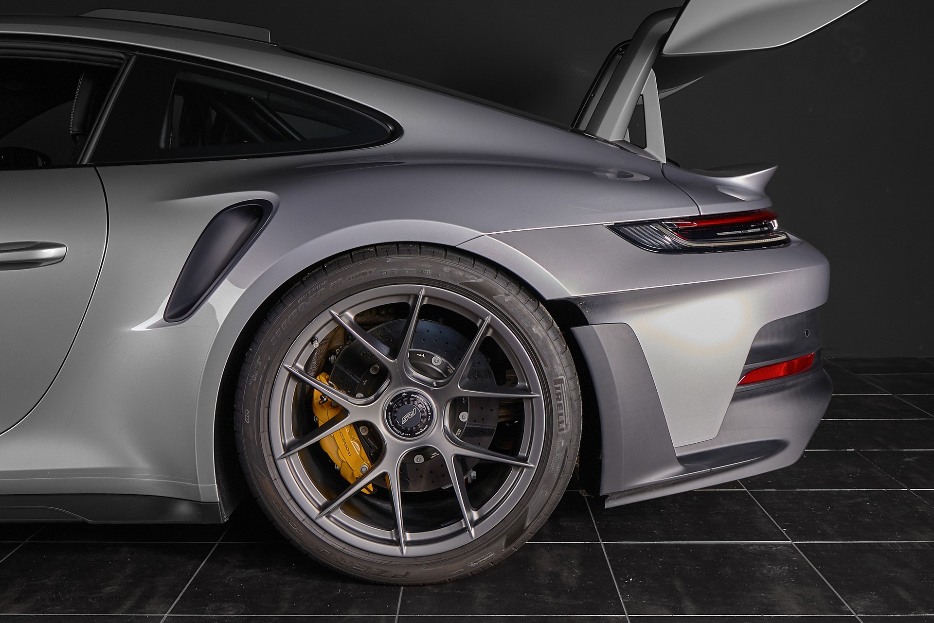 PORSCHE 911 GT3 RS-image-6