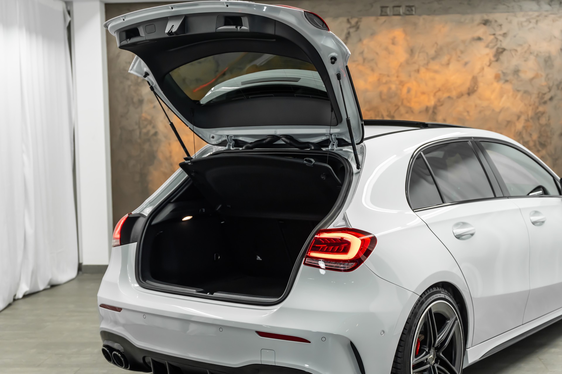 MERCEDES-BENZ A 45 S AMG 4Matic+ Speedshift *Performance*Panorama*Fahrassistenz*Burmester*-image-9