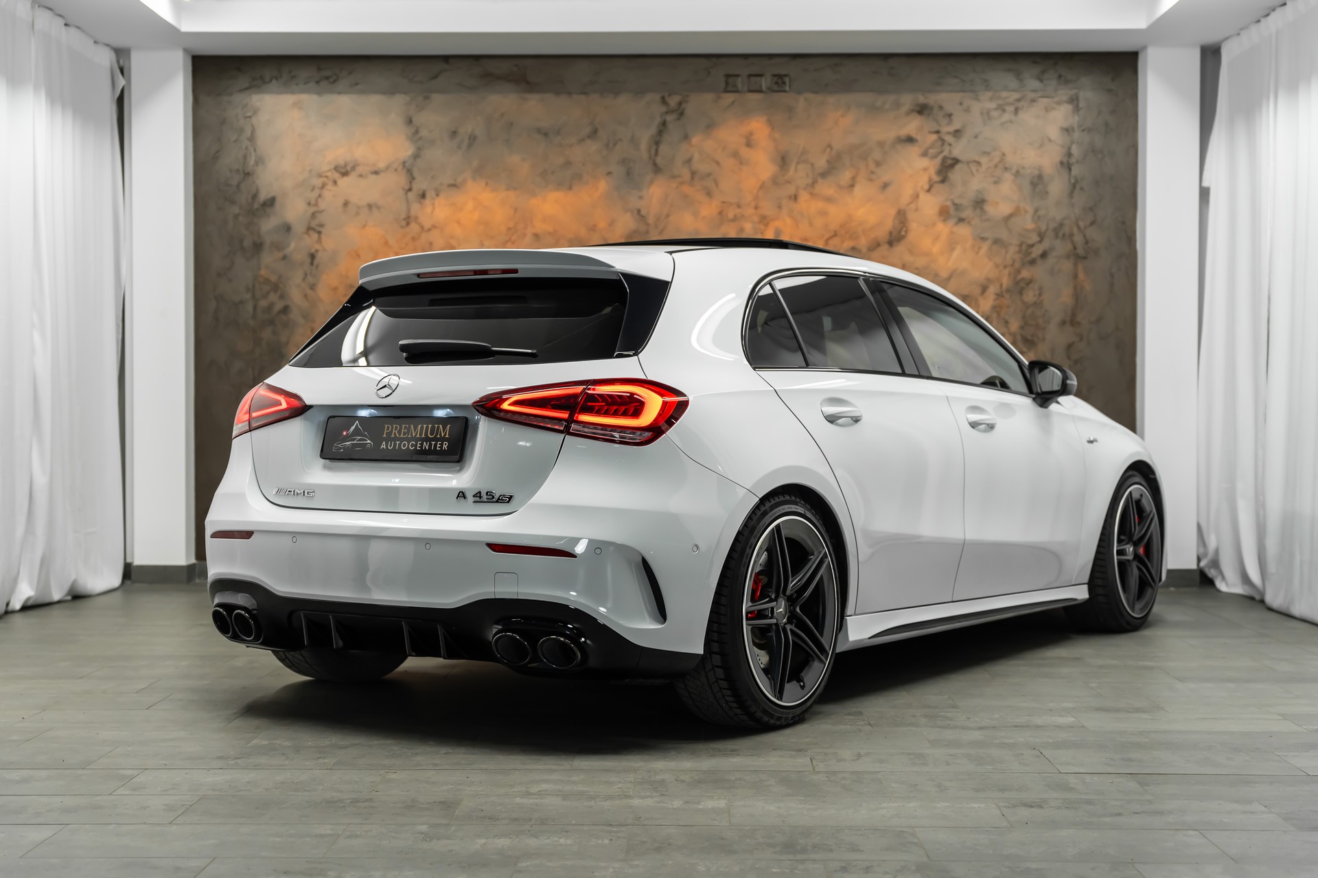 MERCEDES-BENZ A 45 S AMG 4Matic+ Speedshift *Performance*Panorama*Fahrassistenz*Burmester*-image-7
