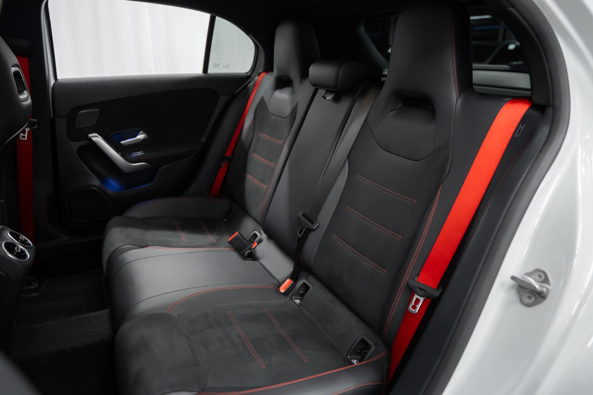 MERCEDES-BENZ A 45 S AMG 4Matic+ Speedshift *Performance*Panorama*Fahrassistenz*Burmester*-image-14