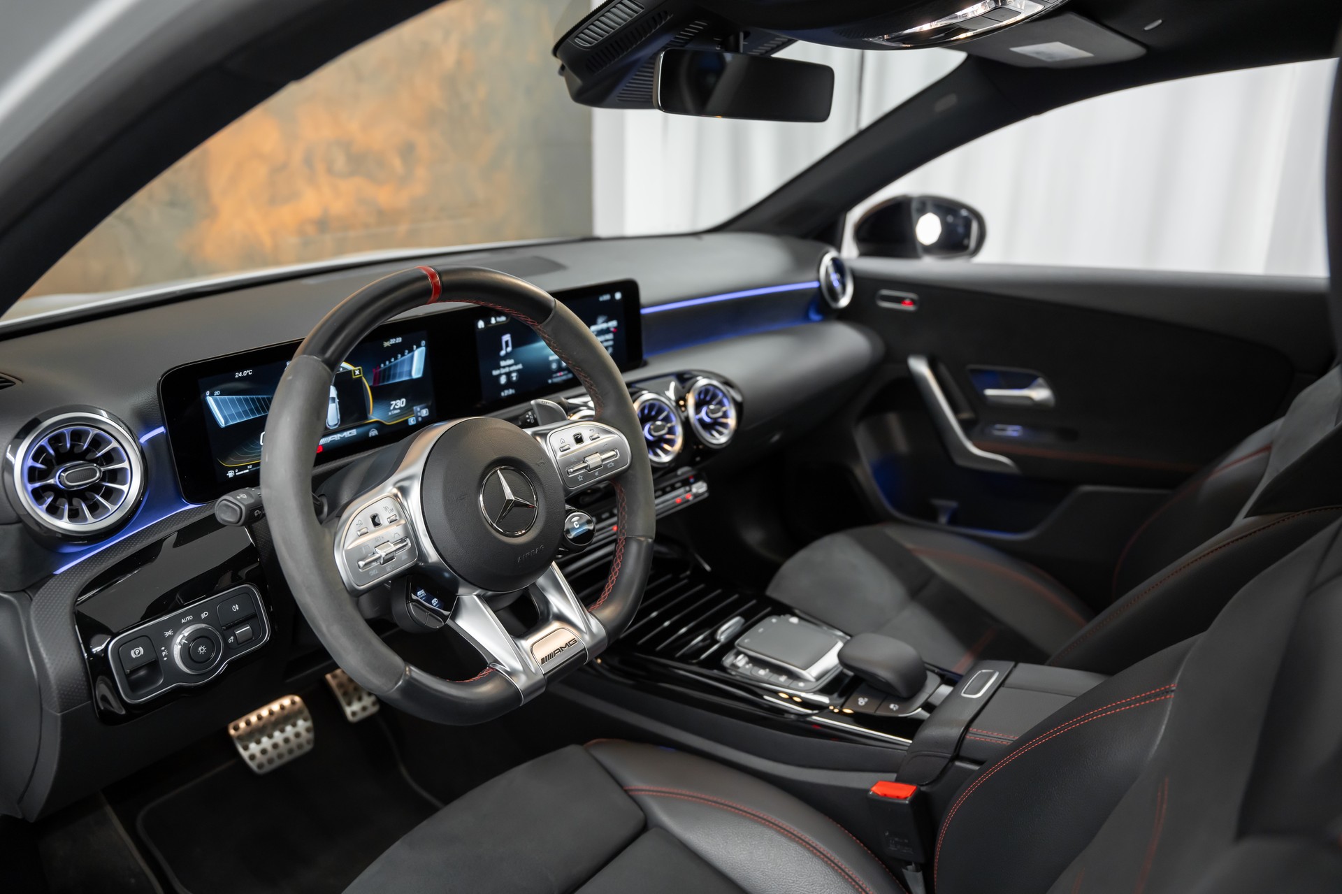 MERCEDES-BENZ A 45 S AMG 4Matic+ Speedshift *Performance*Panorama*Fahrassistenz*Burmester*-image-10