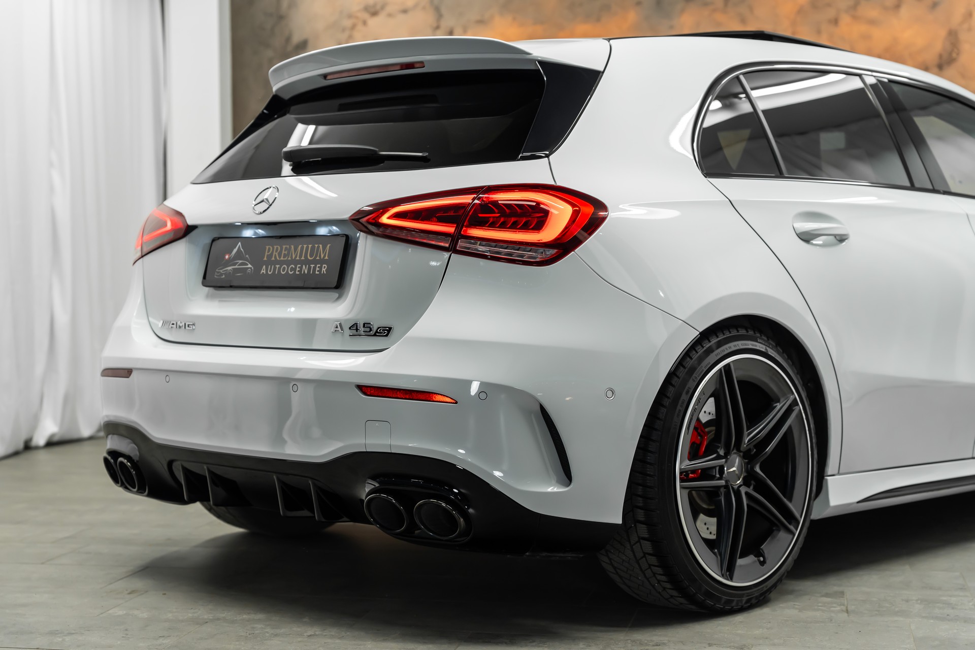 MERCEDES-BENZ A 45 S AMG 4Matic+ Speedshift *Performance*Panorama*Fahrassistenz*Burmester*-image-8