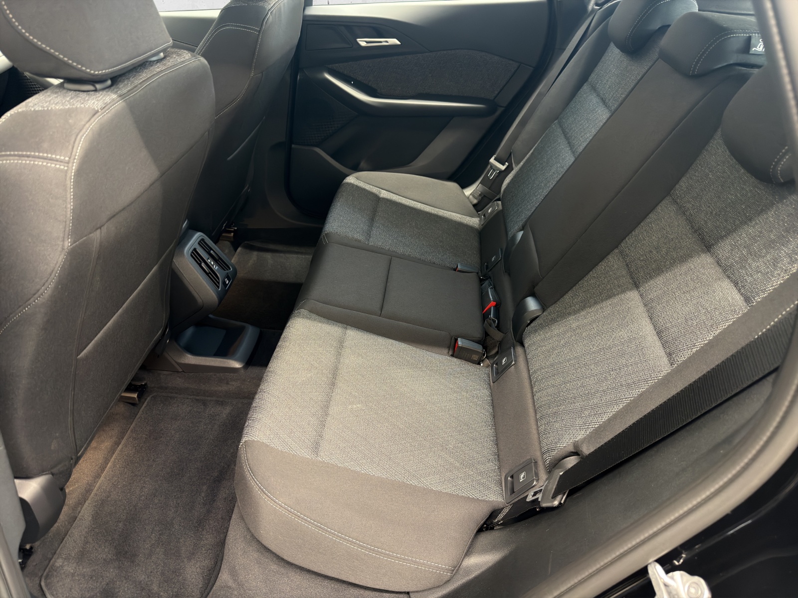 BMW 230e xDrive Active Tourer-image-10