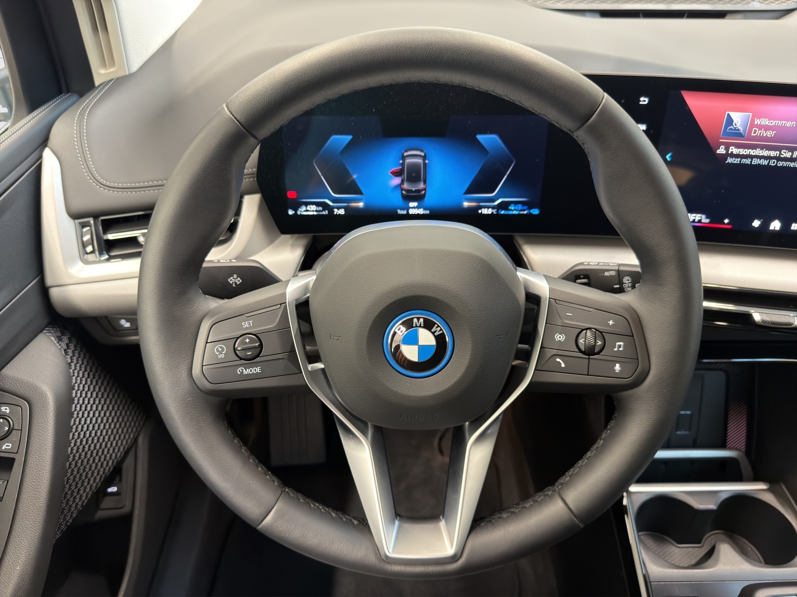 BMW 230e xDrive Active Tourer-image-11
