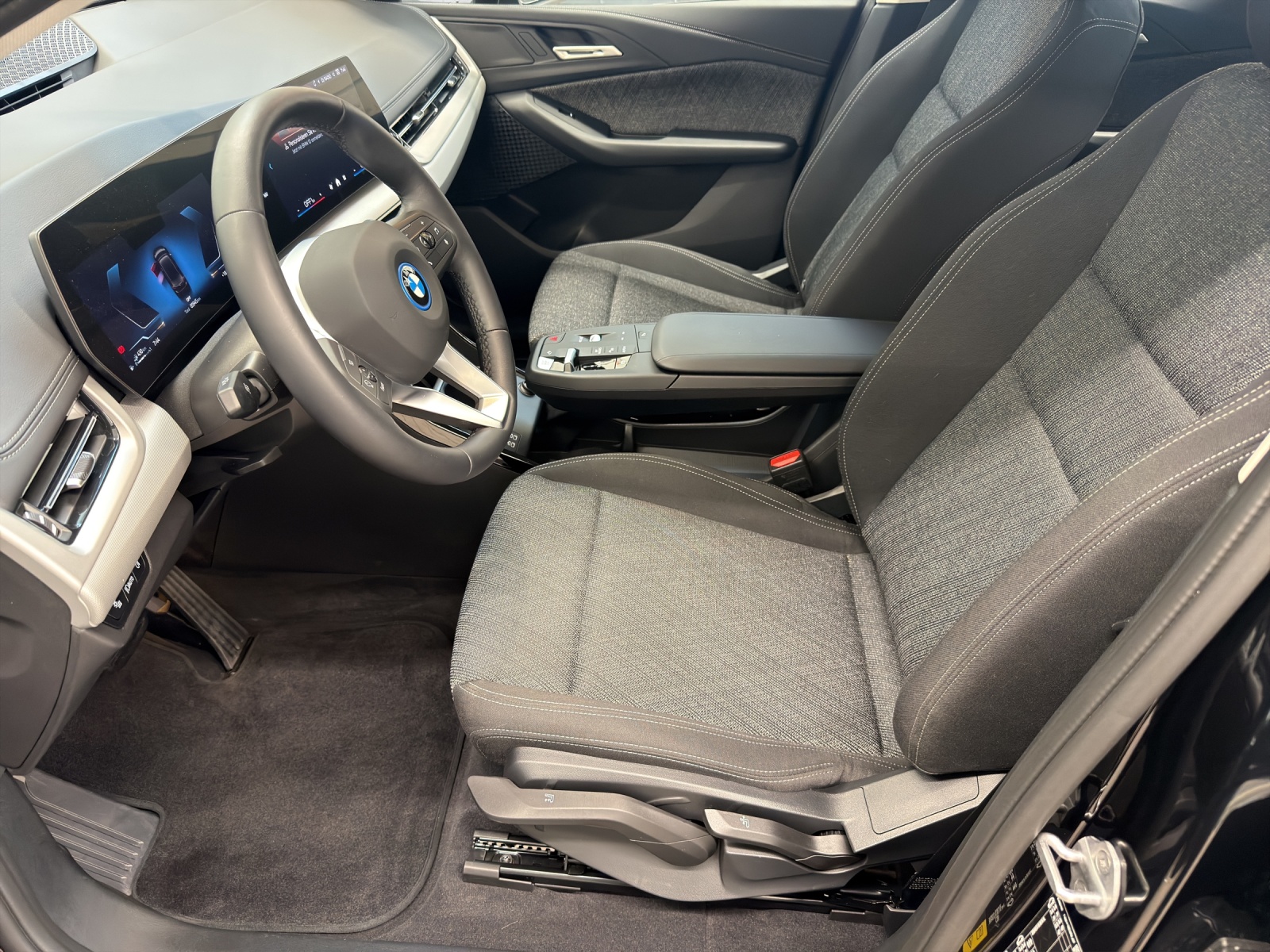 BMW 230e xDrive Active Tourer-image-9