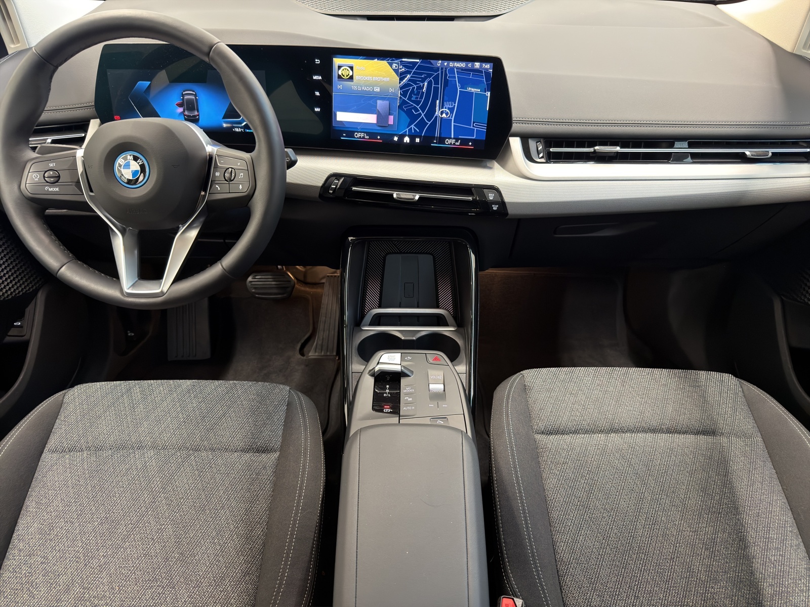 BMW 230e xDrive Active Tourer-image-13