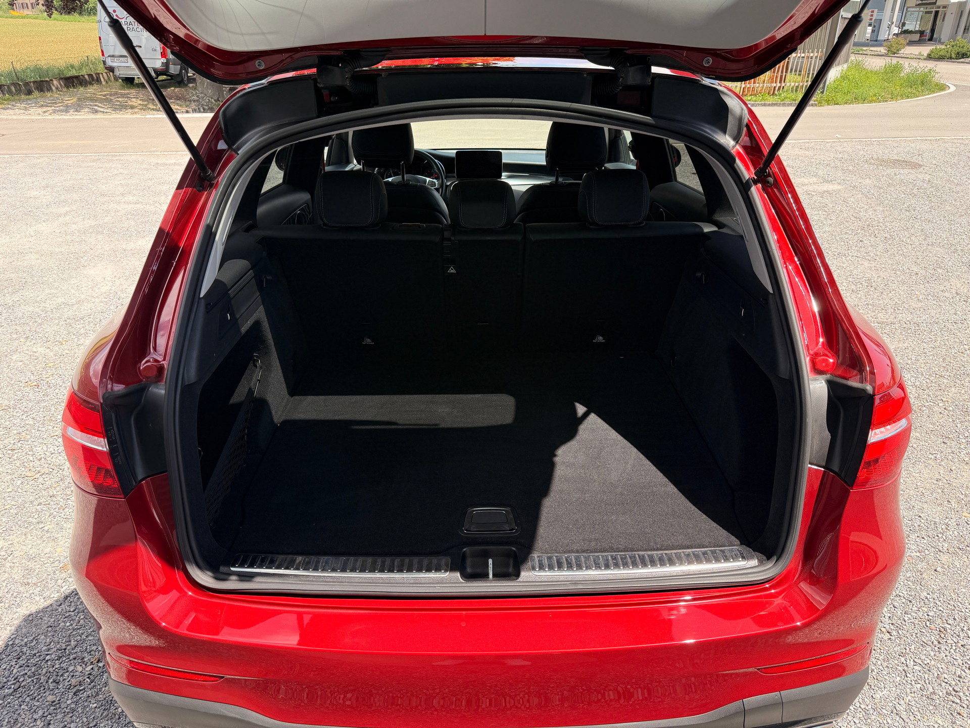 MERCEDES-BENZ GLC 250 Runout Edition 4Matic 9G-Tronic AMG Line-image-15