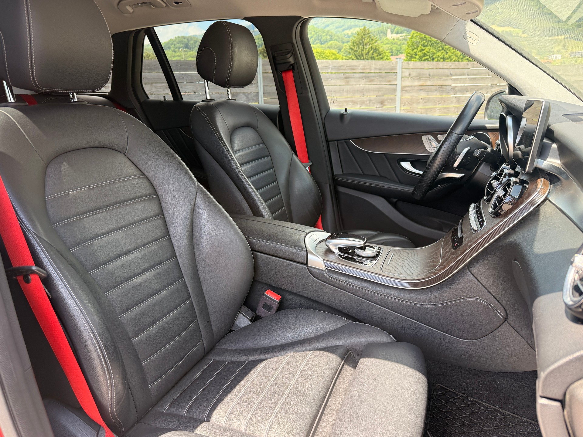MERCEDES-BENZ GLC 250 Runout Edition 4Matic 9G-Tronic AMG Line-image-11