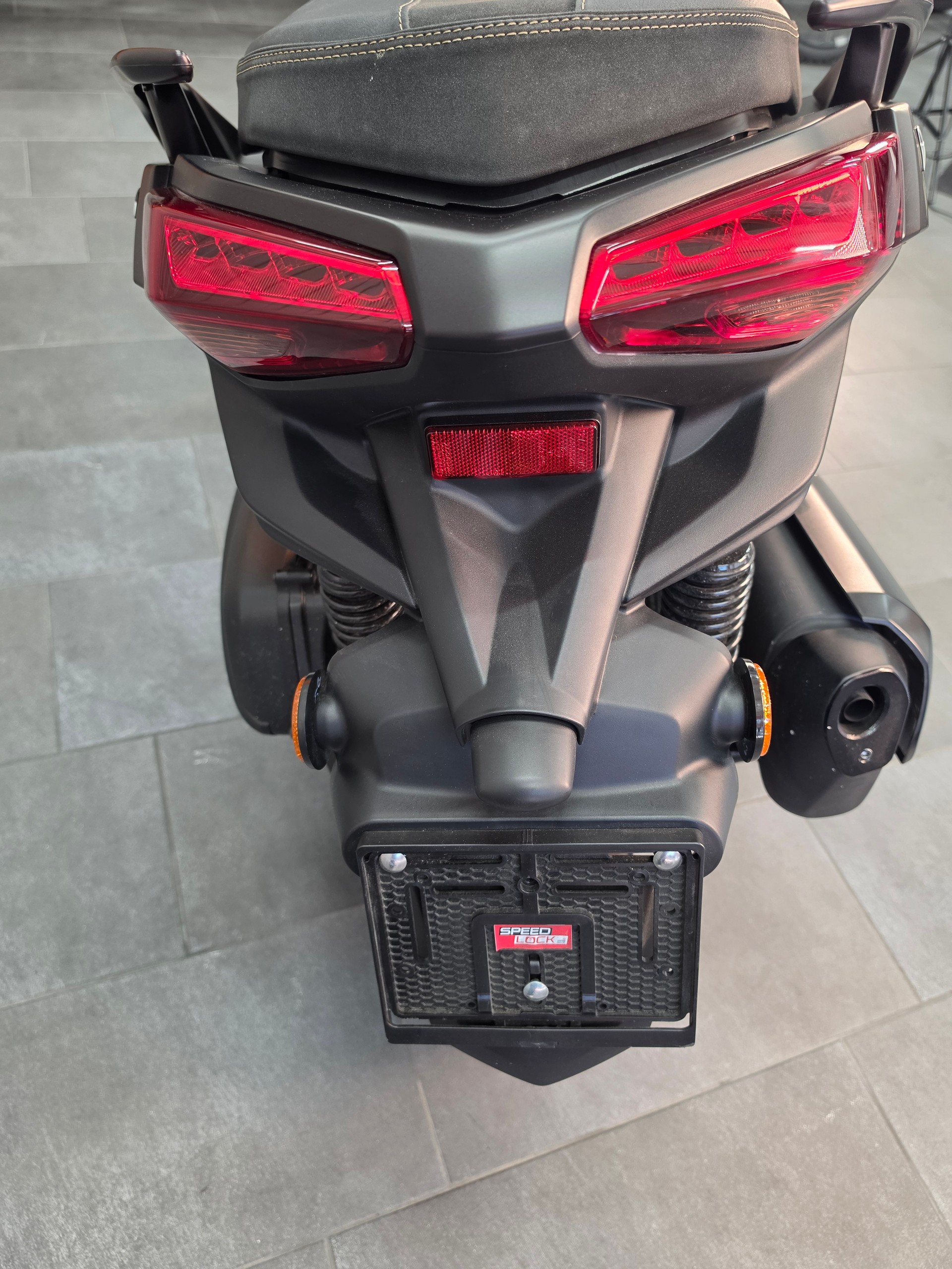 YAMAHA X-Max 300-showroom-element-1
