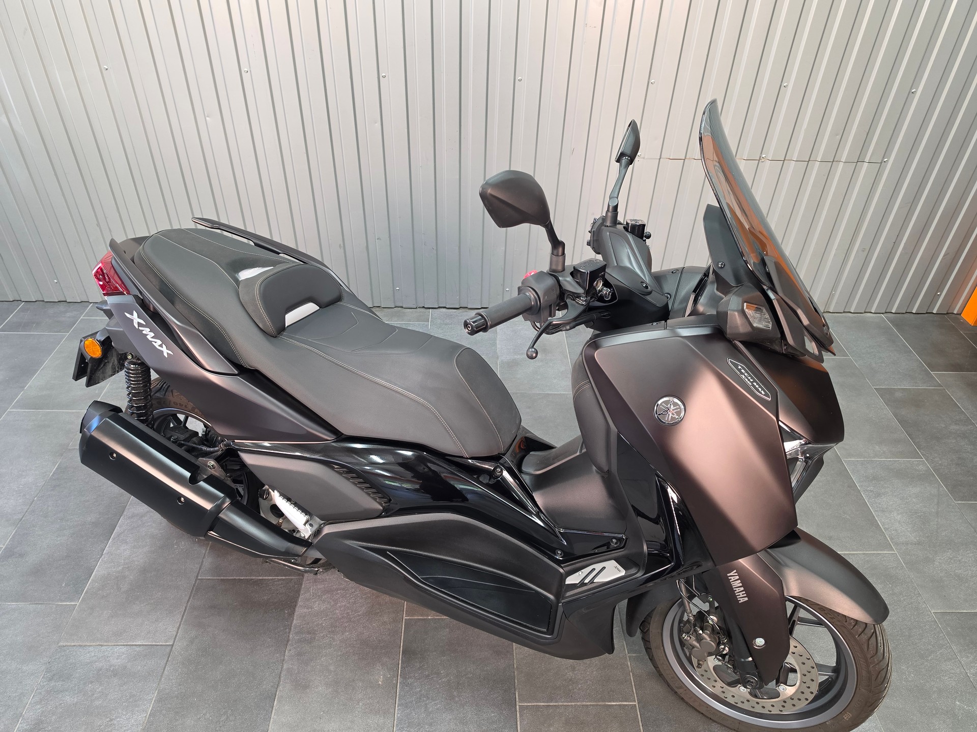YAMAHA X-Max 300-showroom-element-3