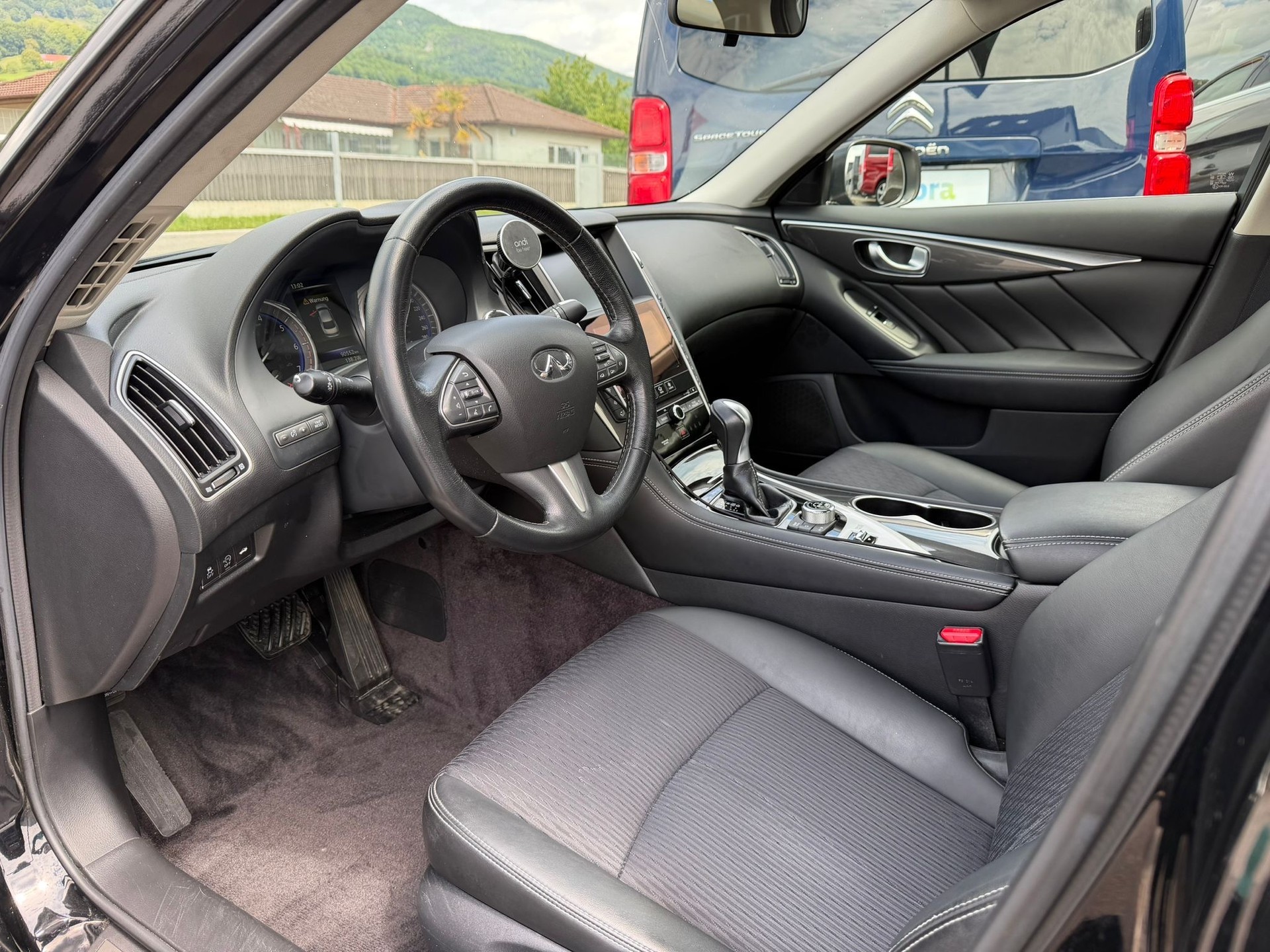 INFINITI Q50 2.2d Premium-image-9