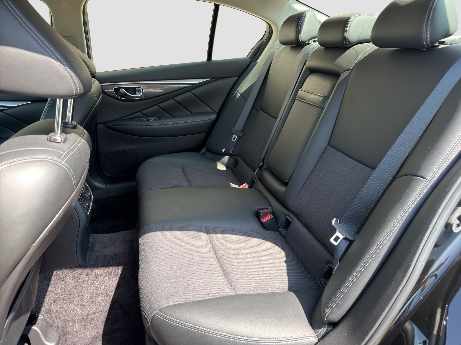 INFINITI Q50 2.2d Premium-image-16