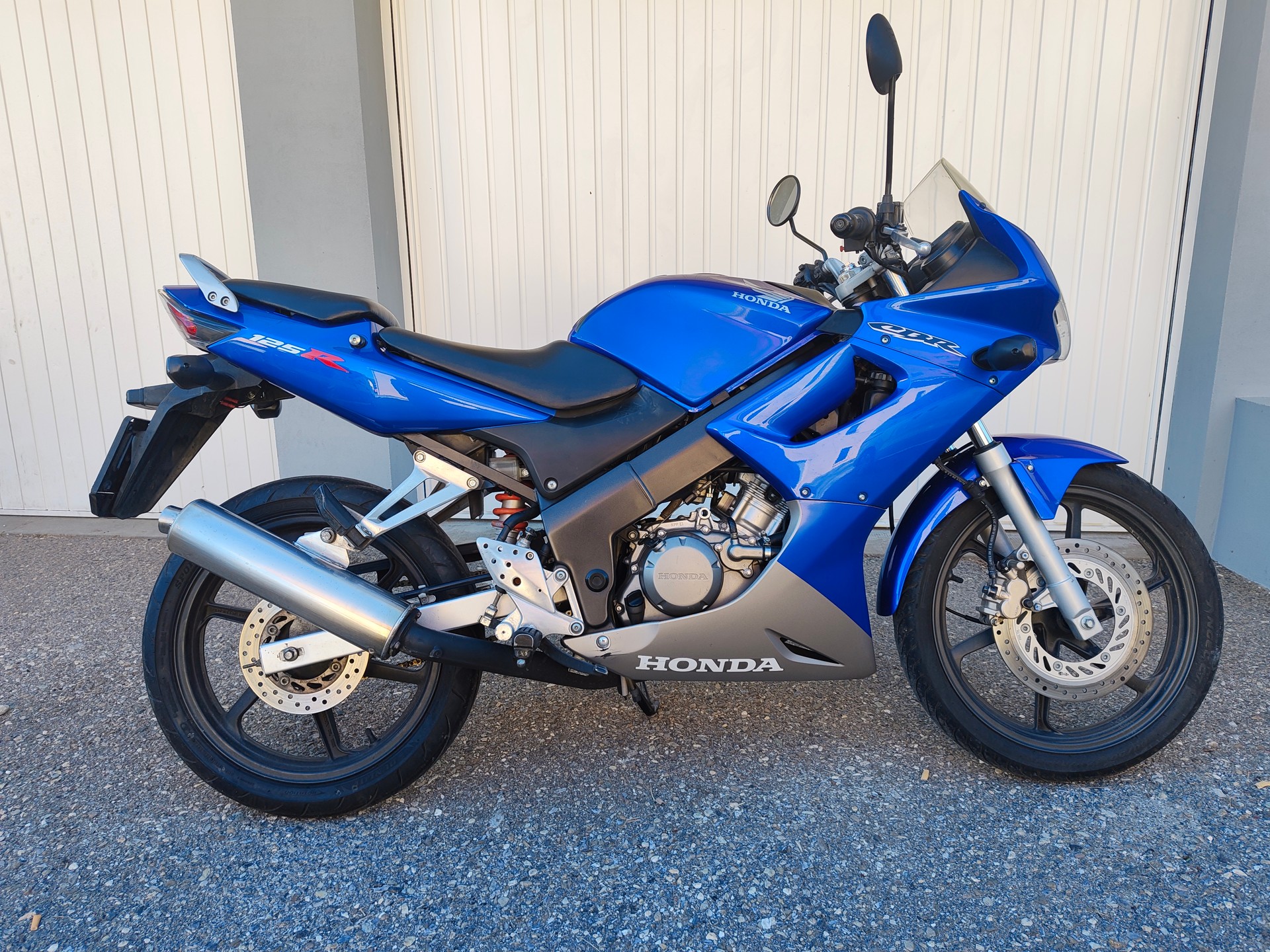 HONDA CBR 125 R-image-1