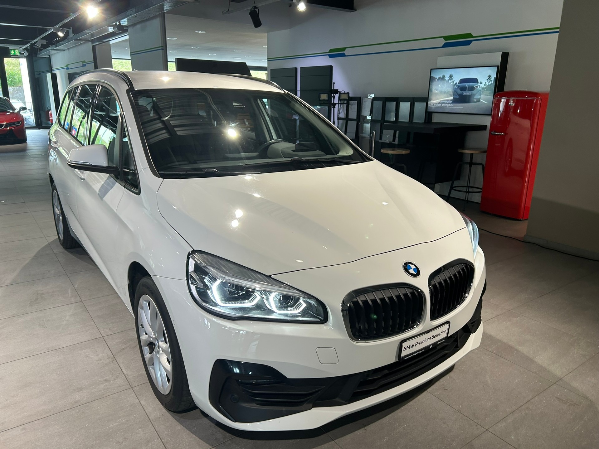 BMW 218d xDrive Gran Tourer Steptronic Essential Edition-showroom-element-1