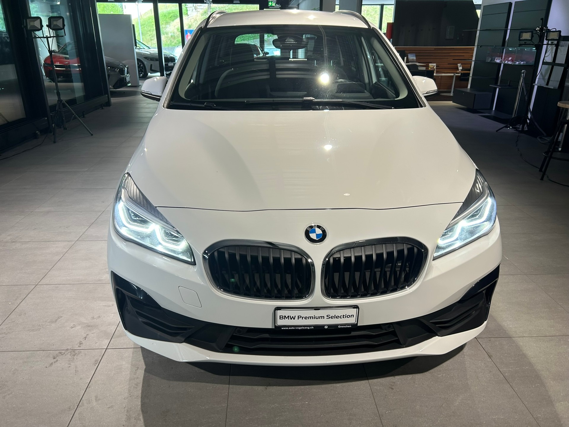 BMW 218d xDrive Gran Tourer Steptronic Essential Edition-showroom-element-2