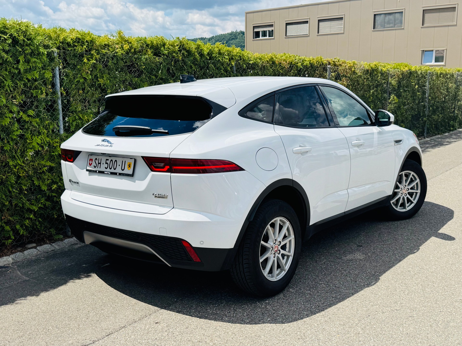 JAGUAR E-Pace 2.0d D150 S AWD Automatik COUNTRY EDITION-image-3