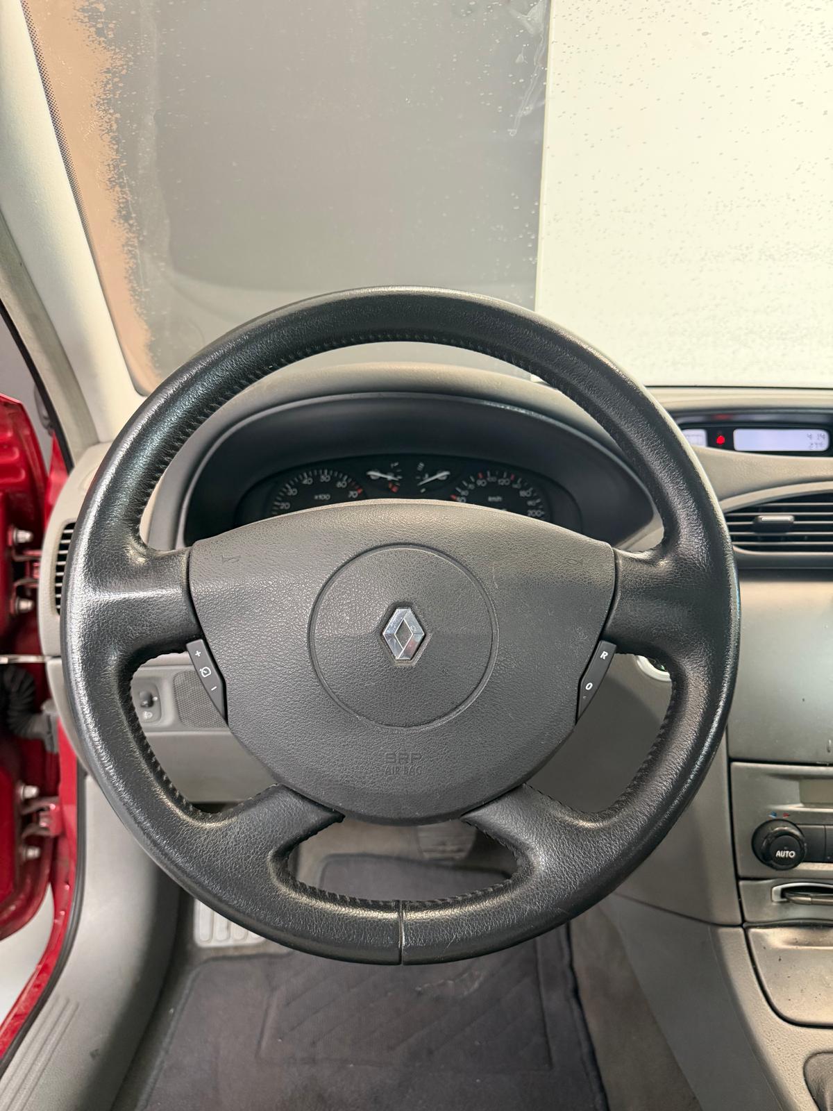 RENAULT Laguna 2.0 16V Expression Automatic ***CH-Fahrzeug***-image-8