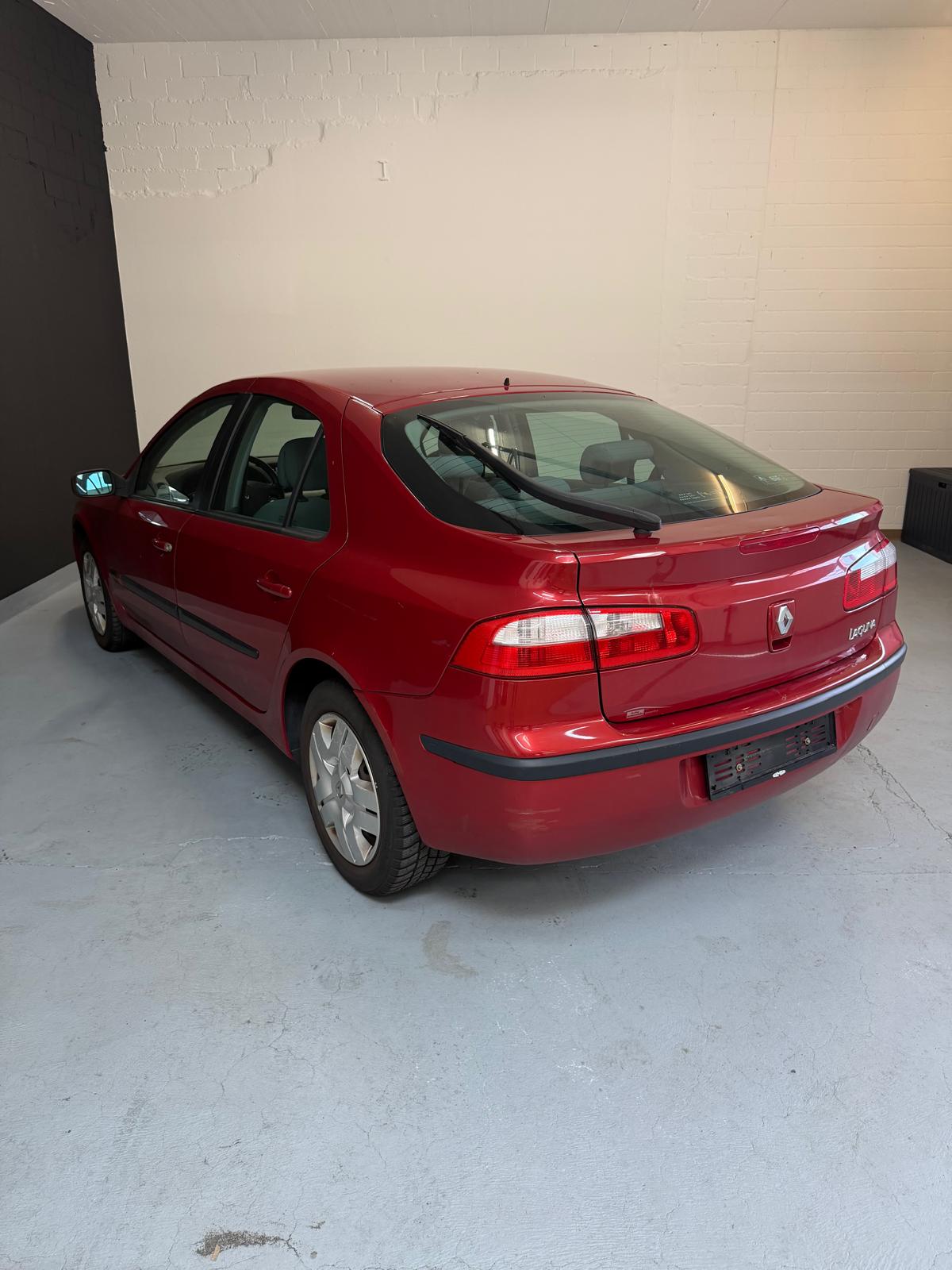 RENAULT Laguna 2.0 16V Expression Automatic ***CH-Fahrzeug***-showroom-element-3