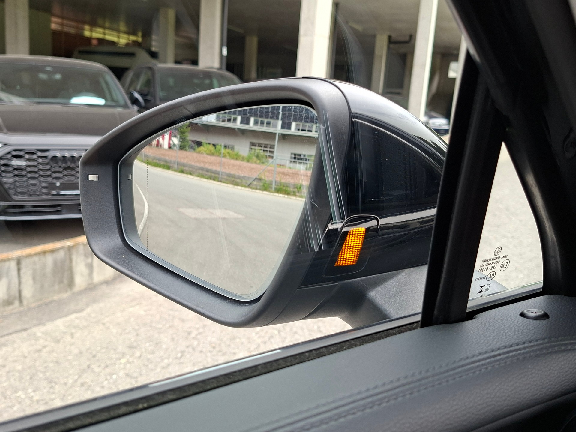VW Tiguan 2.0 TSI DSG Elegance 4Motion *Panormadach+Anhängerkupplung*-image-14