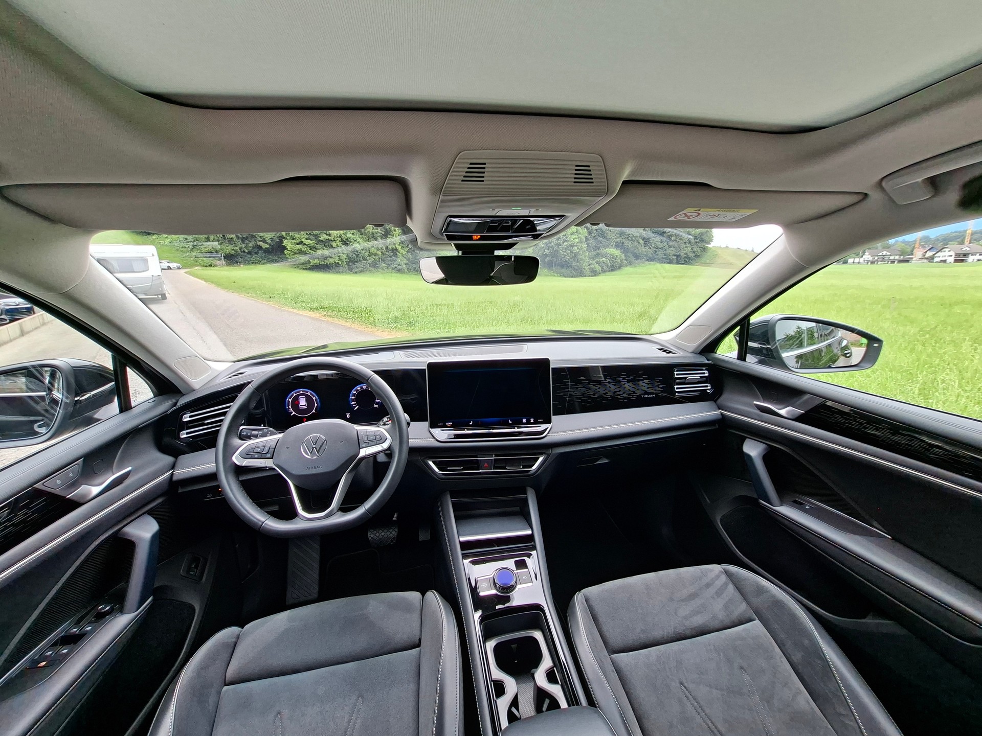 VW Tiguan 2.0 TSI DSG Elegance 4Motion *Panormadach+Anhängerkupplung*-image-8
