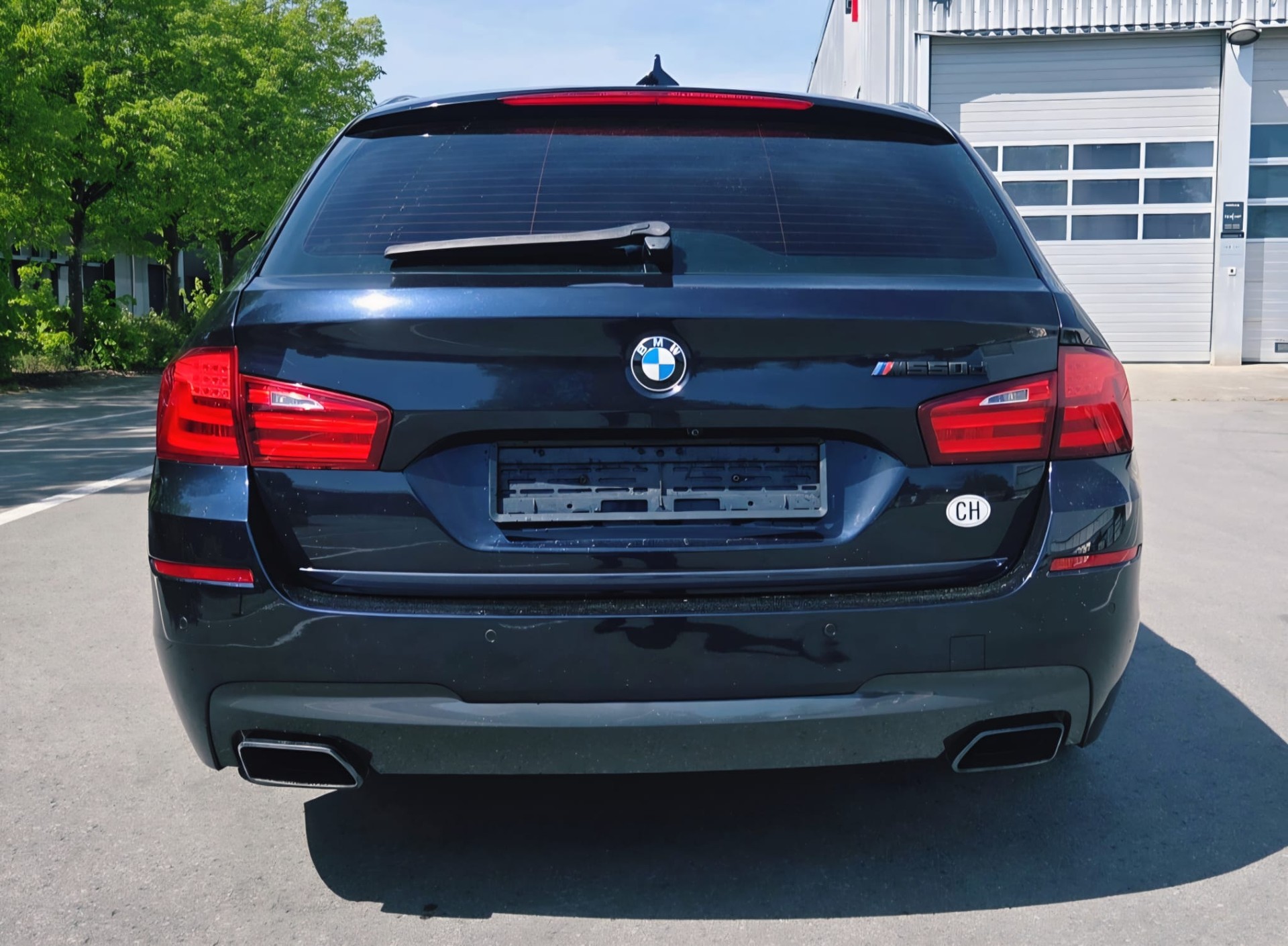 BMW M550d xDrive Touring Steptronic-image-1