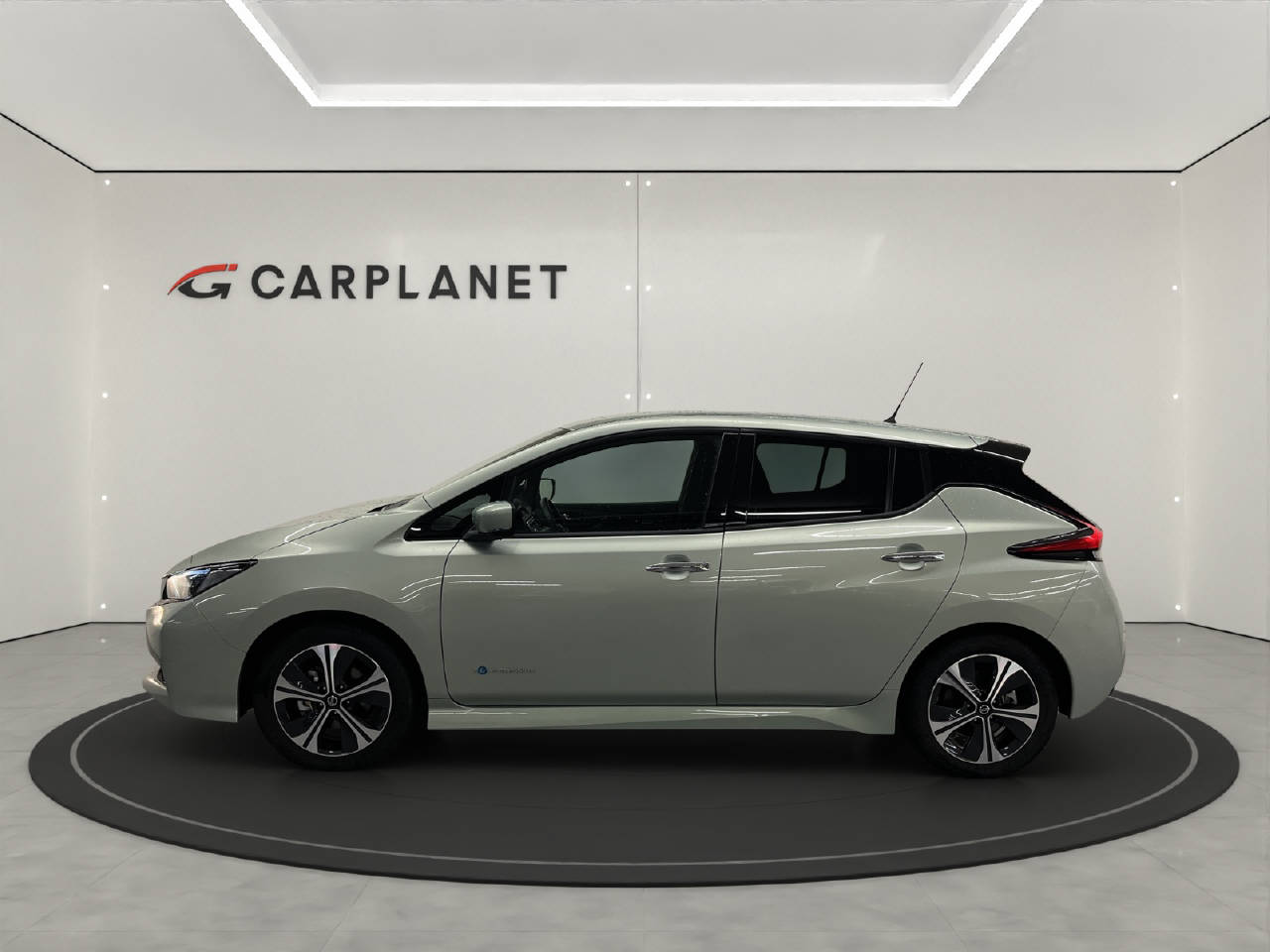 NISSAN Leaf N-Connecta-showroom-element-1