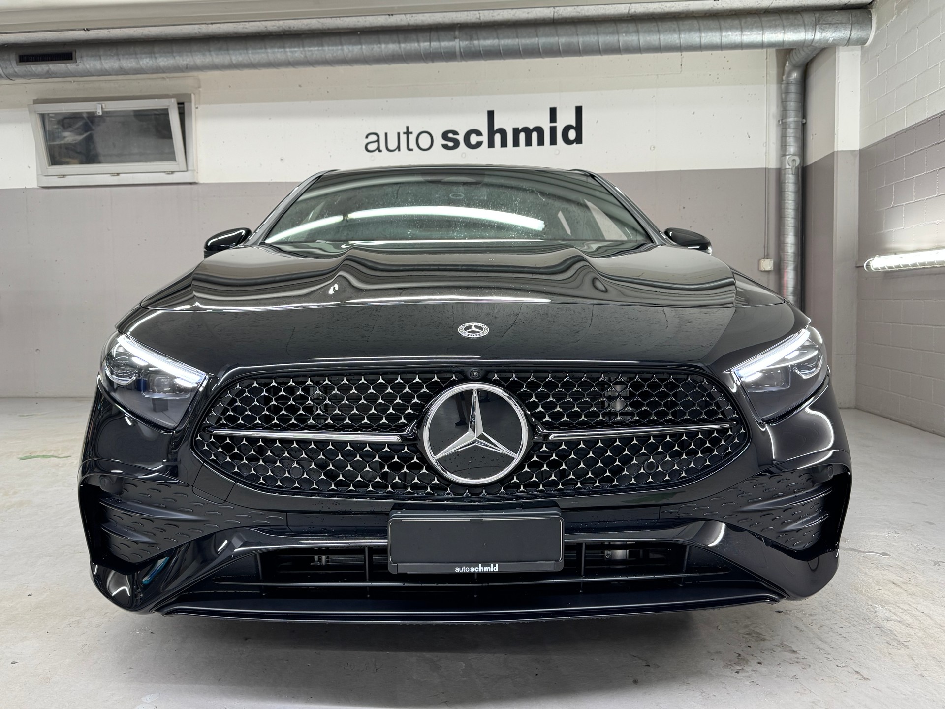 MERCEDES-BENZ A 220 4Matic 8G-DCT-showroom-element-1