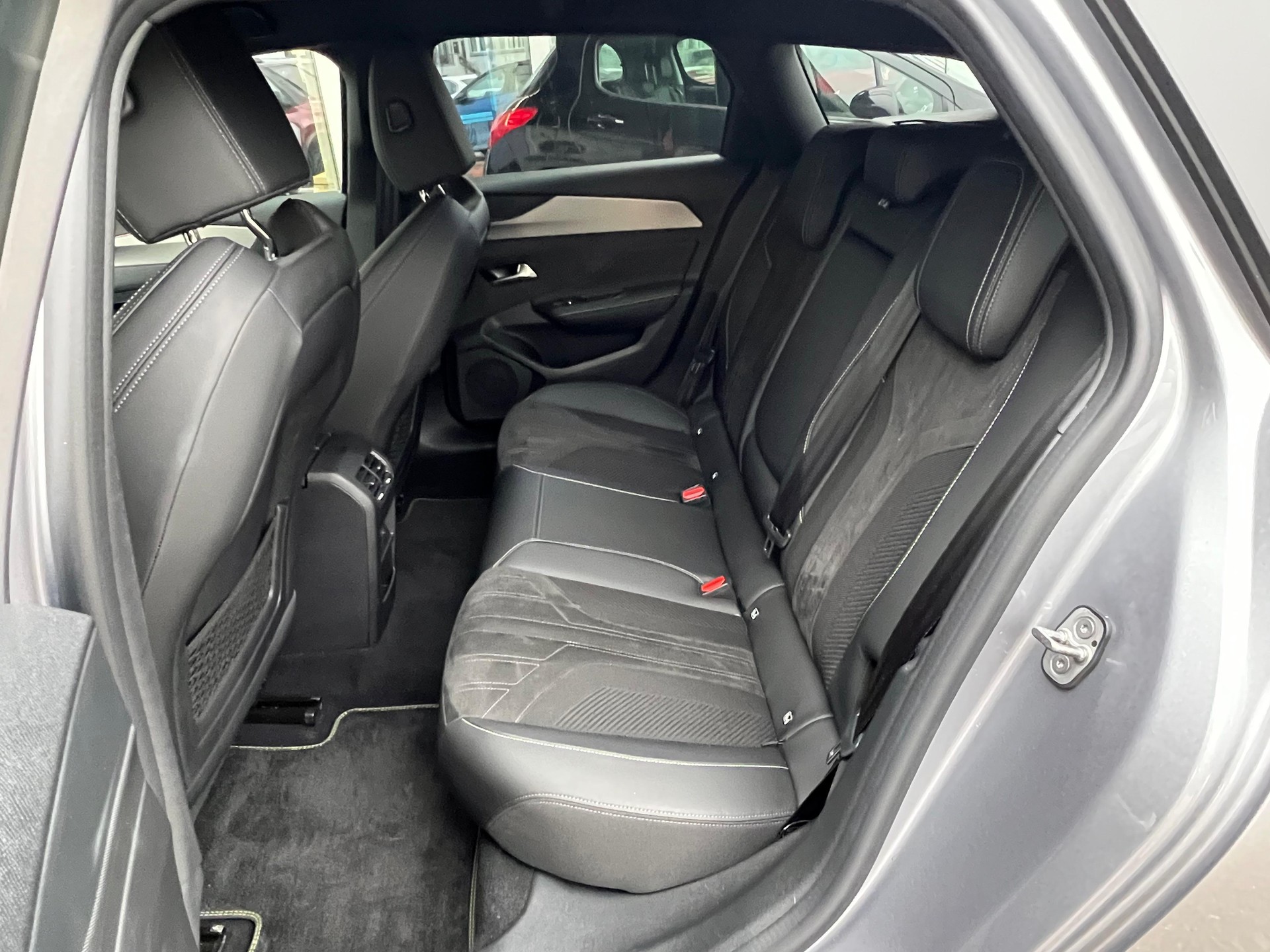 PEUGEOT 308 SW 1.6 PHEV 180 GT-image-12