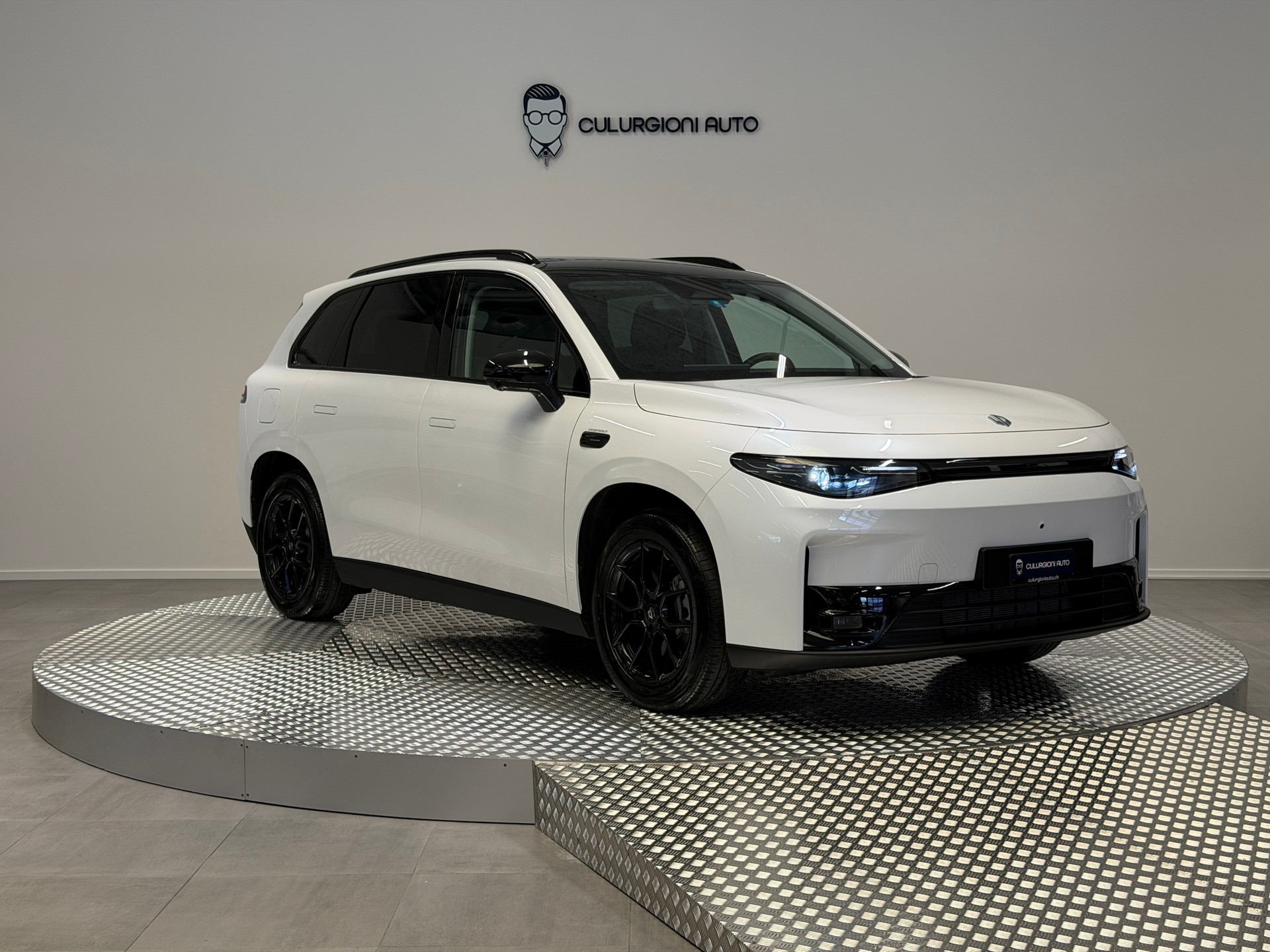 LEAPMOTOR C10 REEV 28kWh-showroom-element-2