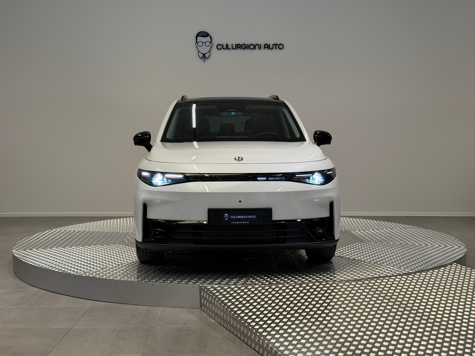 LEAPMOTOR C10 REEV 28kWh-showroom-element-1