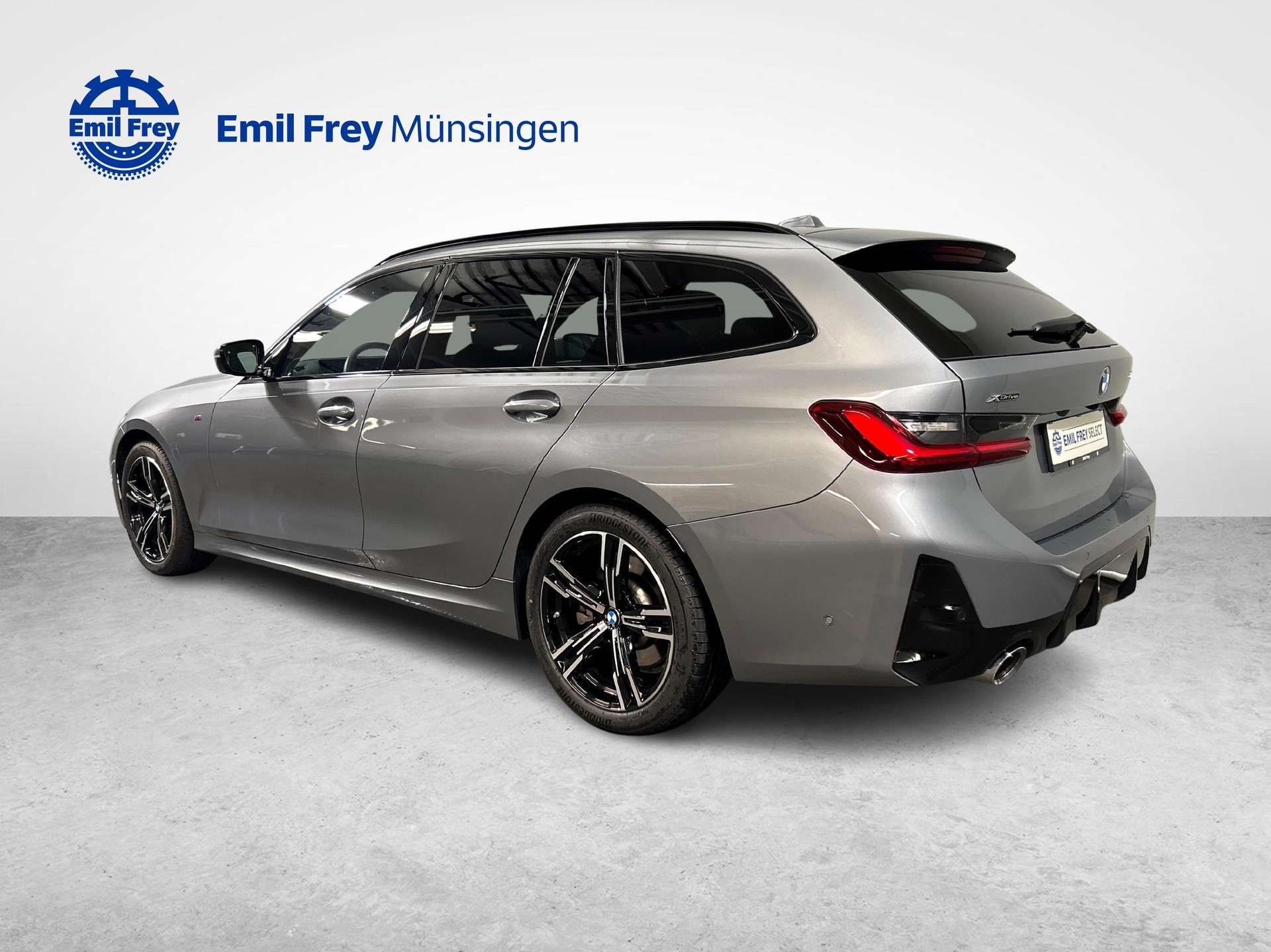 BMW 330d xDrive Touring-image-9