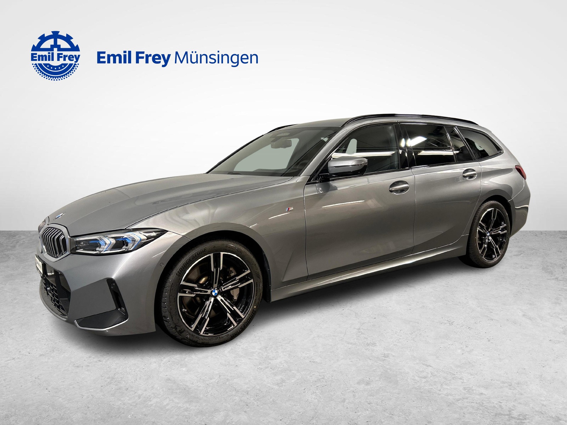 BMW 330d xDrive Touring-showroom-element-1