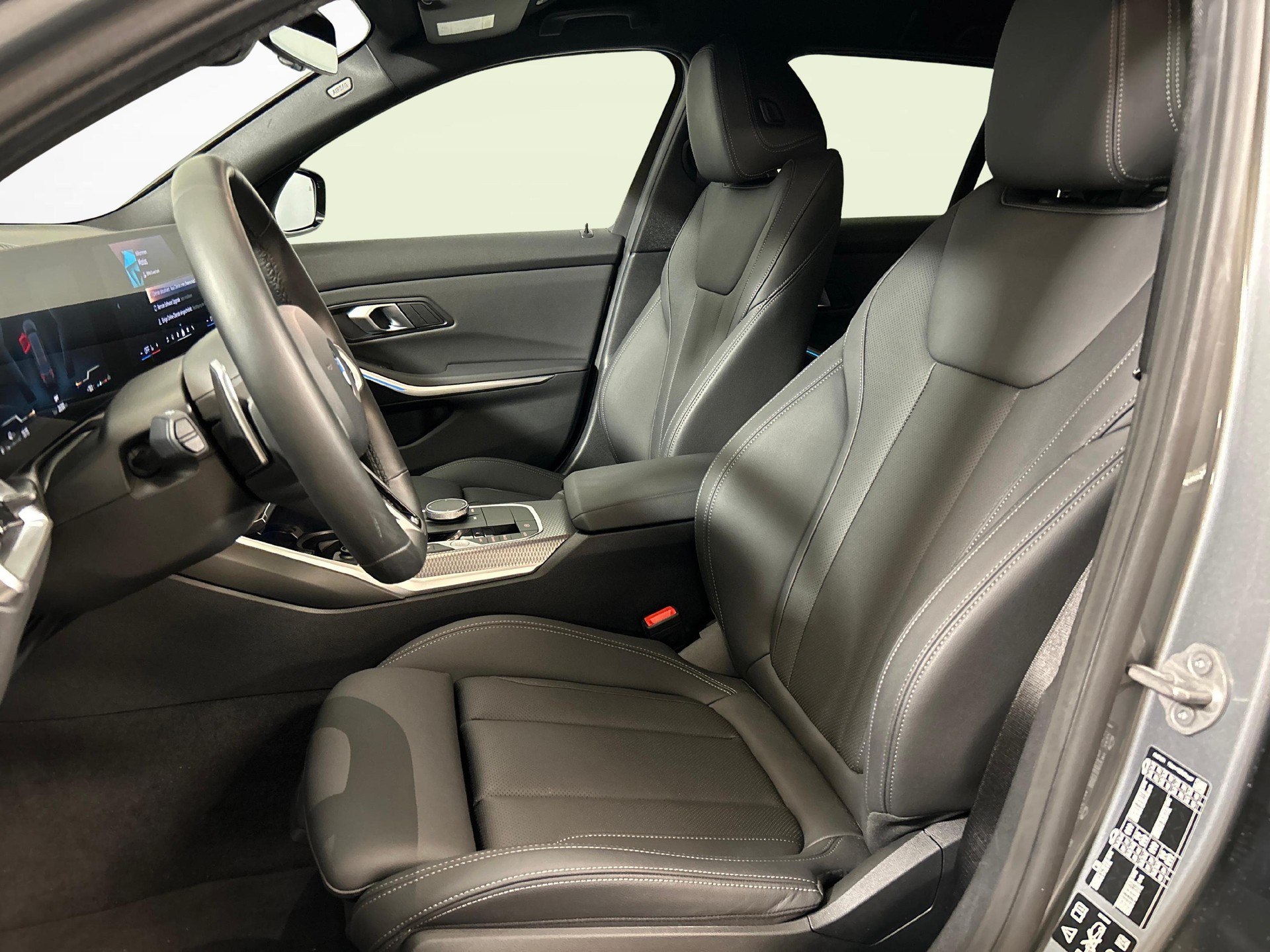 BMW 330d xDrive Touring-showroom-element-2