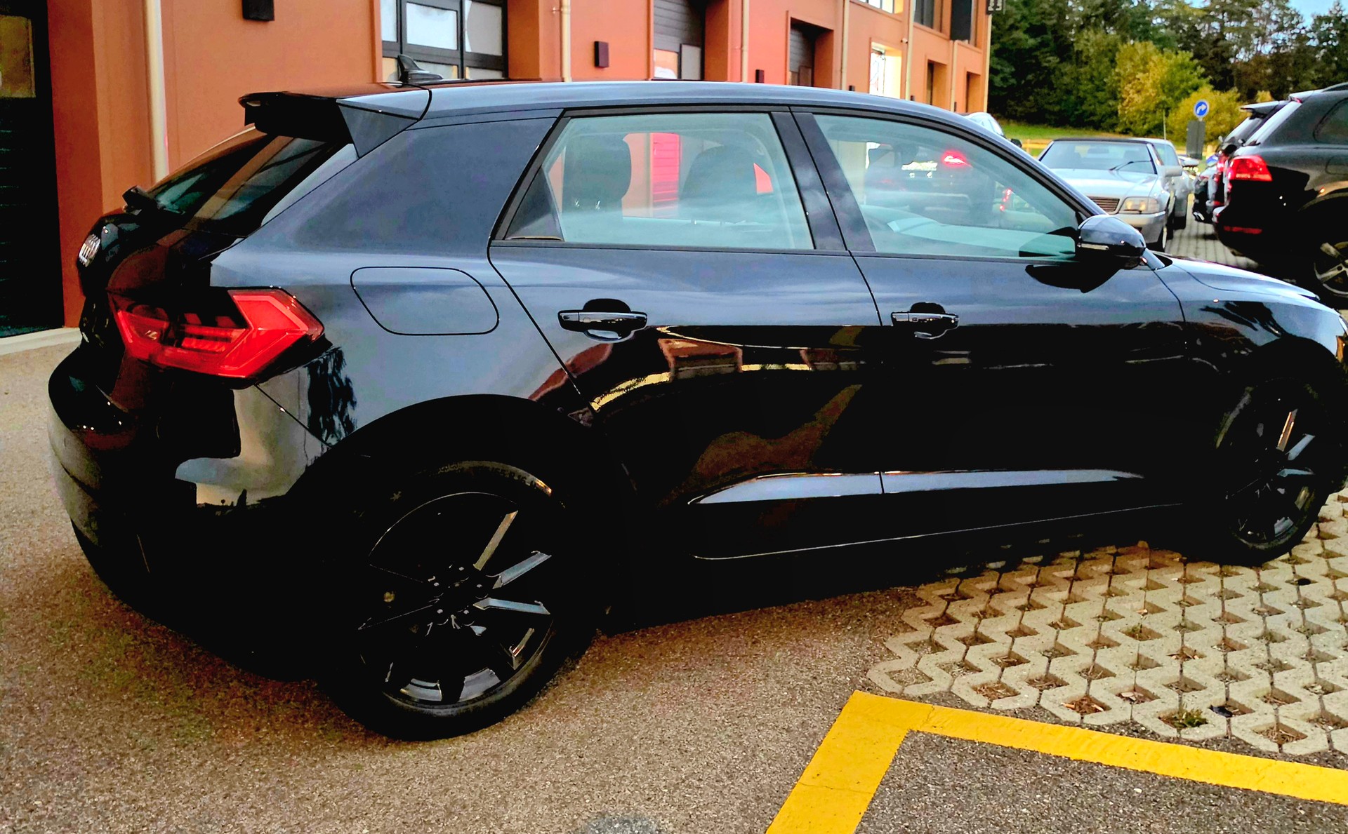 AUDI Audi A1-image-4