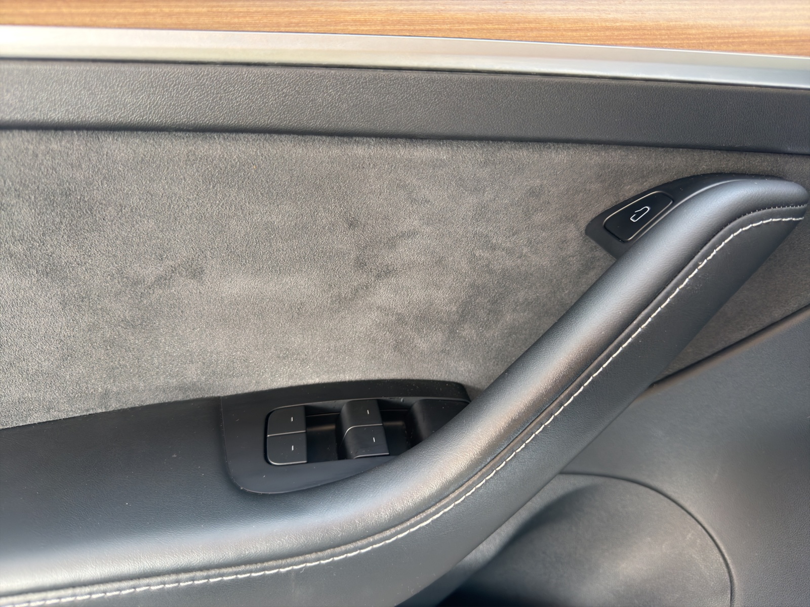 TESLA Model 3 Performance D-image-12