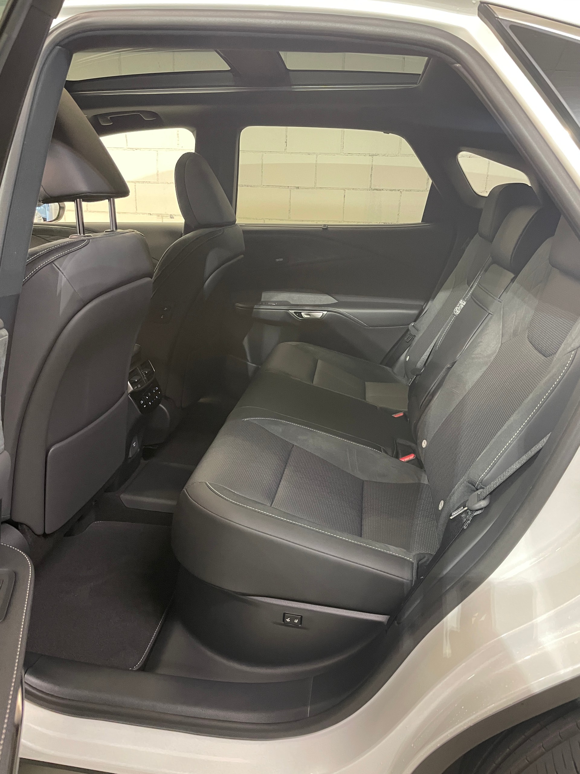 LEXUS RX 450h+ Excellence PHEV AWD CVT-image-12