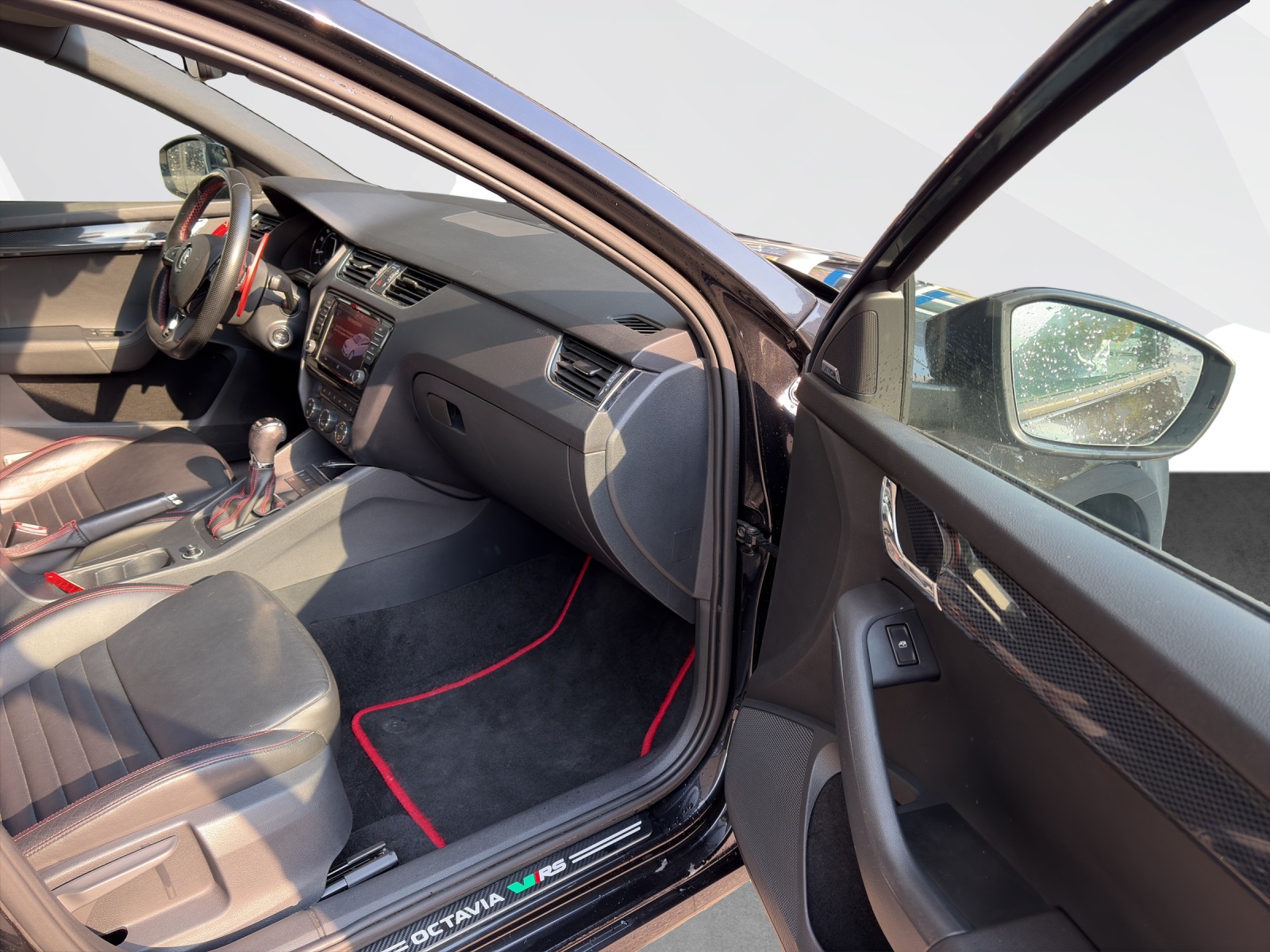 SKODA Octavia Combi 2.0 TSI RS DSG-image-16