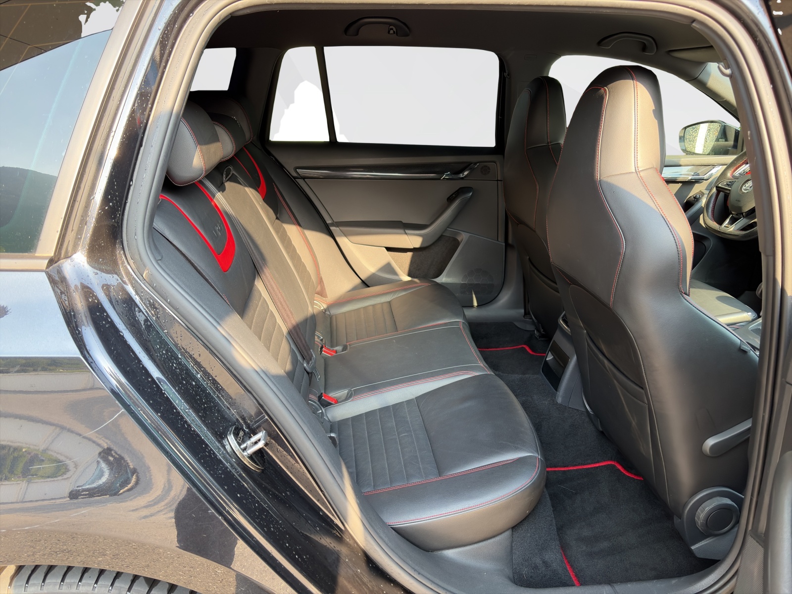 SKODA Octavia Combi 2.0 TSI RS DSG-image-19