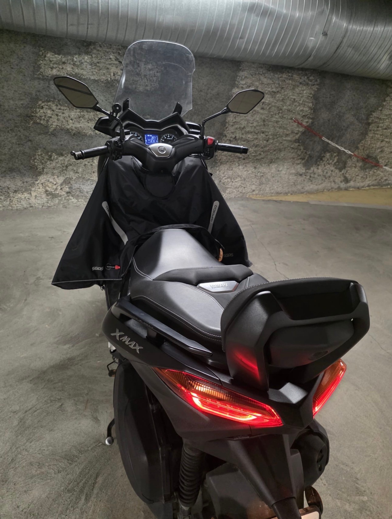 YAMAHA X-Max 300 Iron Max ABS-image-3