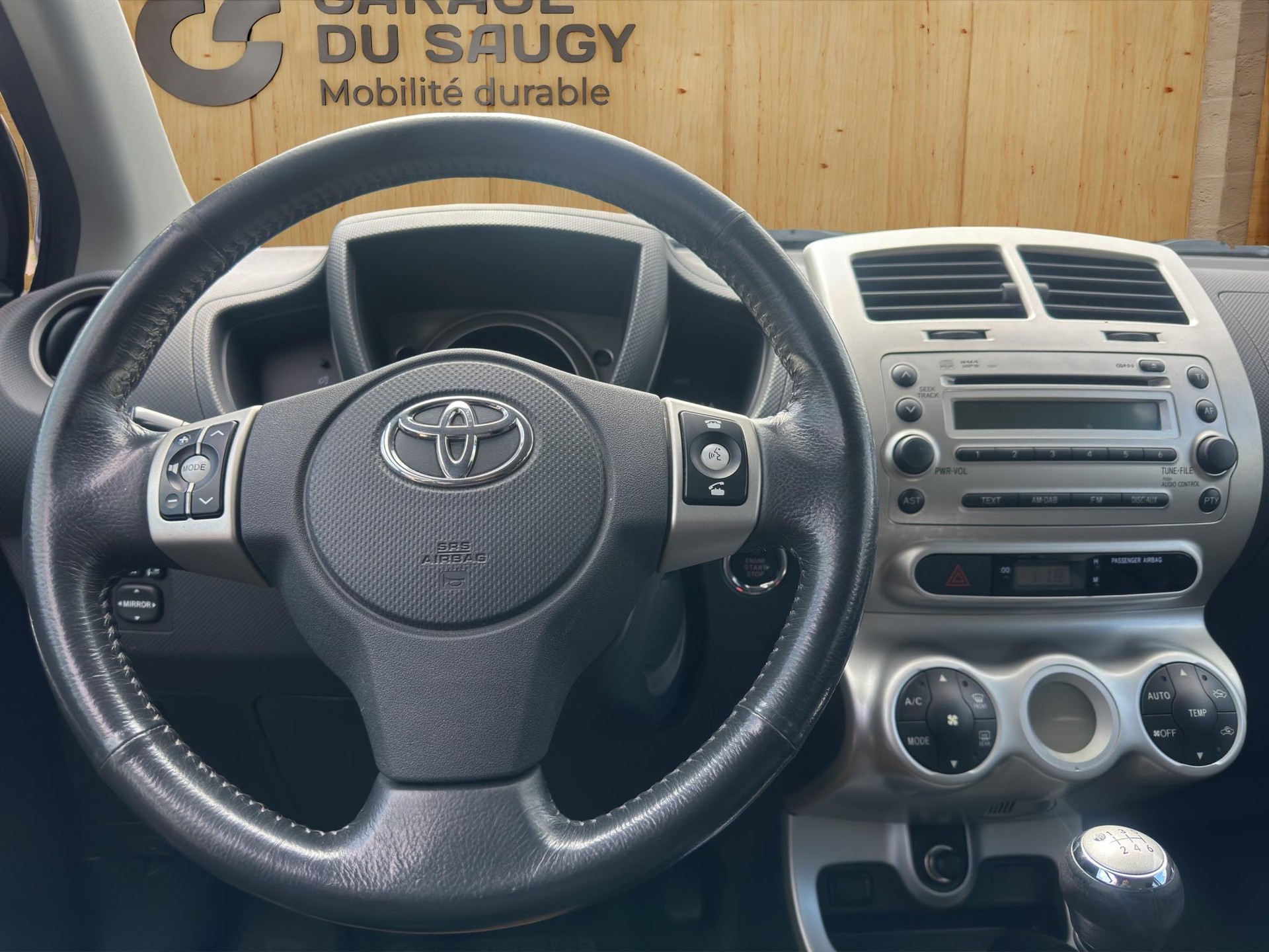 TOYOTA Urban Cruiser 1.4 D-4D Linea Sol 4WD-image-9
