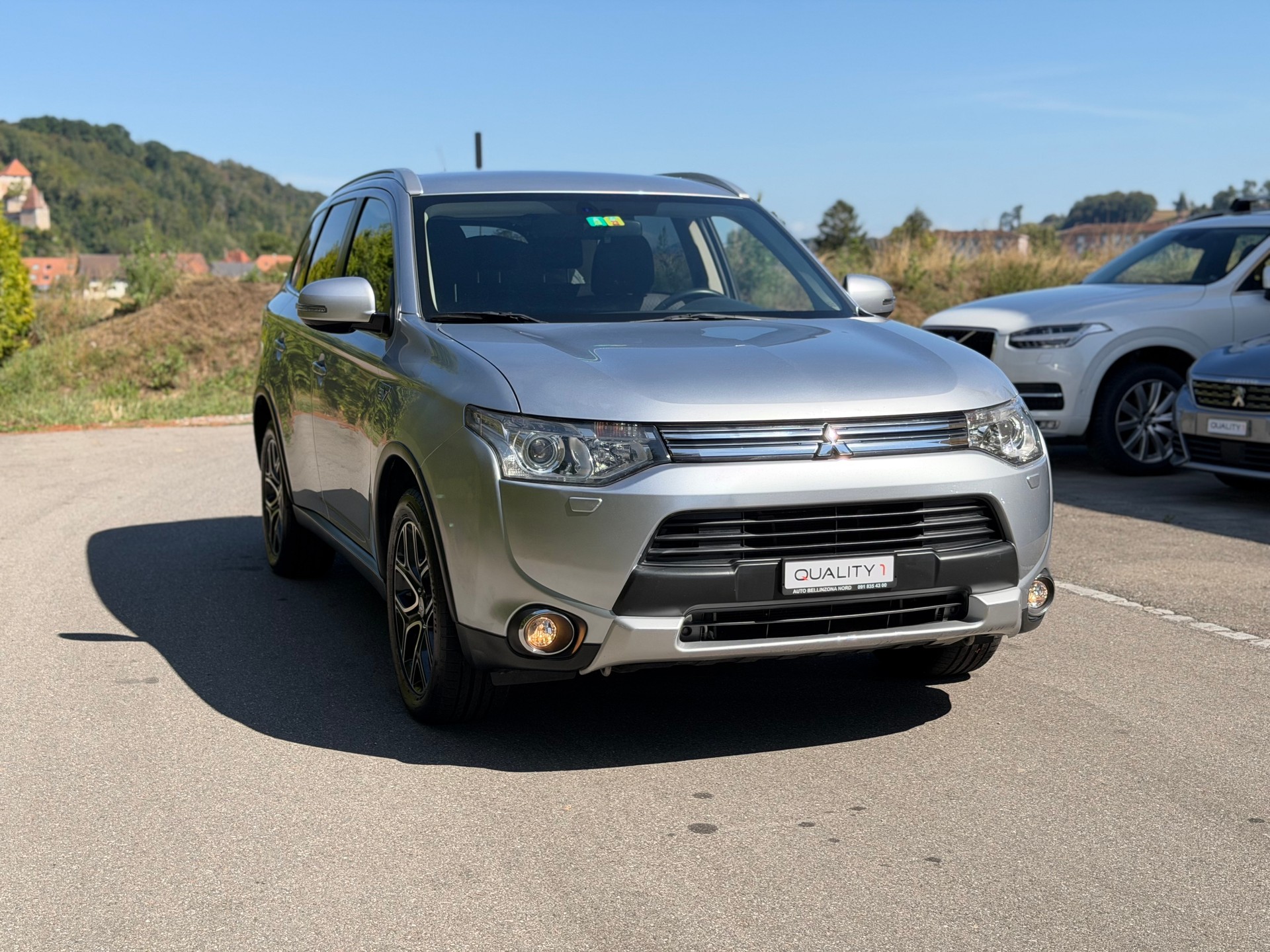 MITSUBISHI Outlander 2.0 PHEV Intense-showroom-element-2