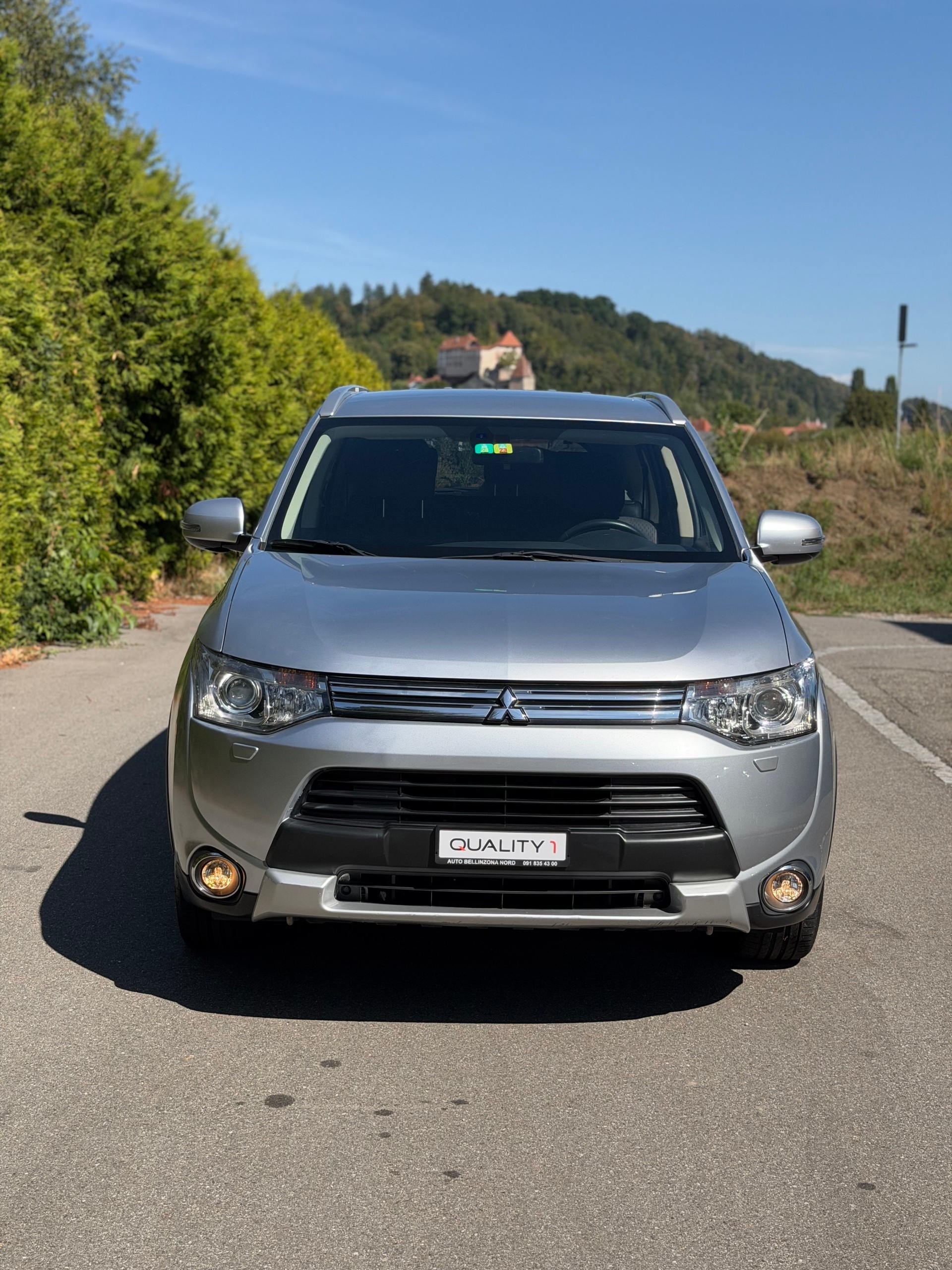 MITSUBISHI Outlander 2.0 PHEV Intense-showroom-element-1