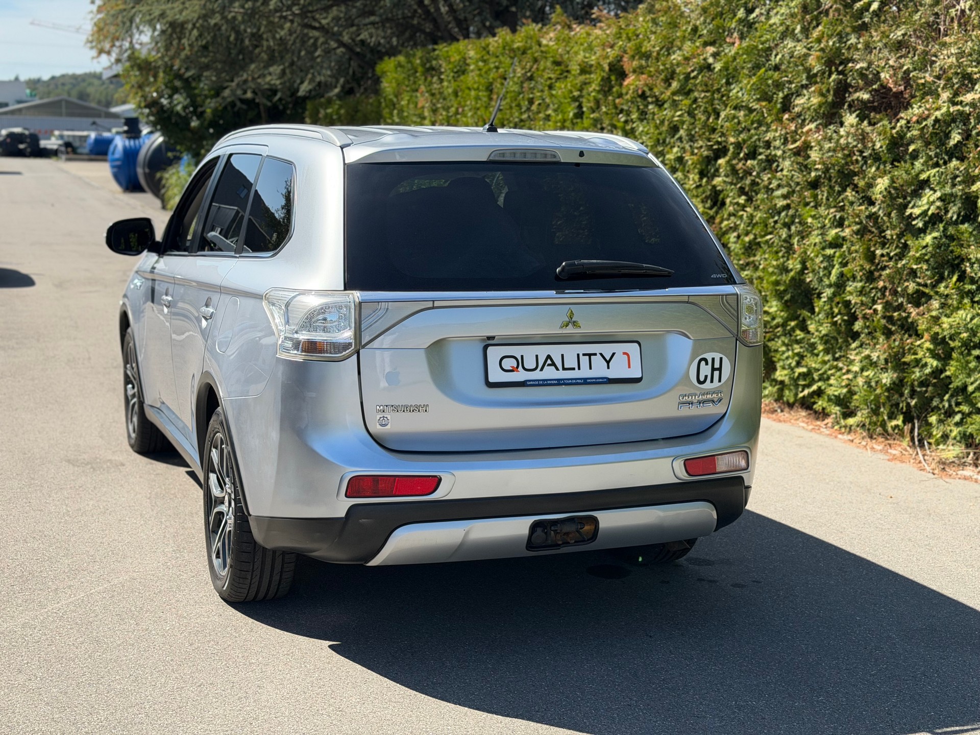 MITSUBISHI Outlander 2.0 PHEV Intense-showroom-element-3